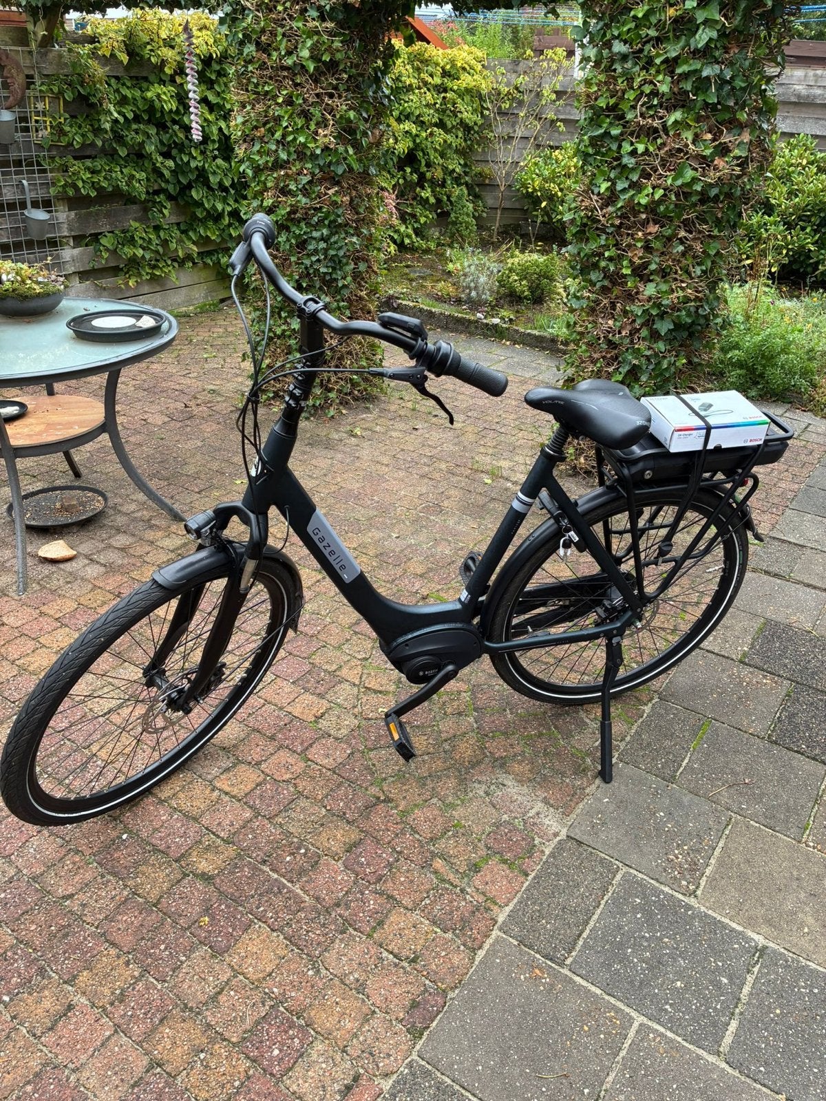 Gazelle Paris C7 Damesfiets 57cm 400Wh, Fietsen en Brommers, Ophalen, Zo goed als nieuw, 50 km per accu of meer, 55 tot 59 cm