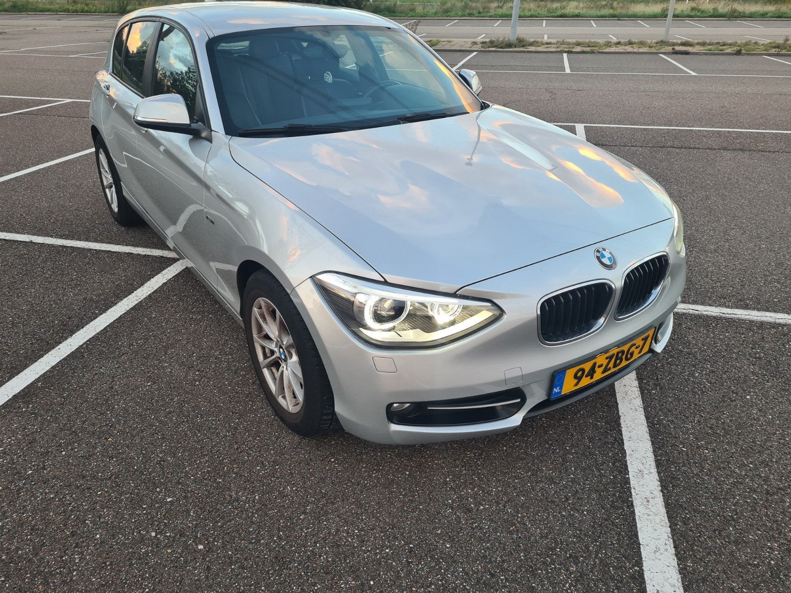 BMW 1-Serie 114I 75KW 5-DR 2012 Grijs, Auto's, 1-Serie, Achterwielaandrijving, 4 cilinders, 1200 kg