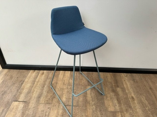 B&T design barkruk metalen frame blauw, Doe-het-zelf en Verbouw, Ophalen of Verzenden
