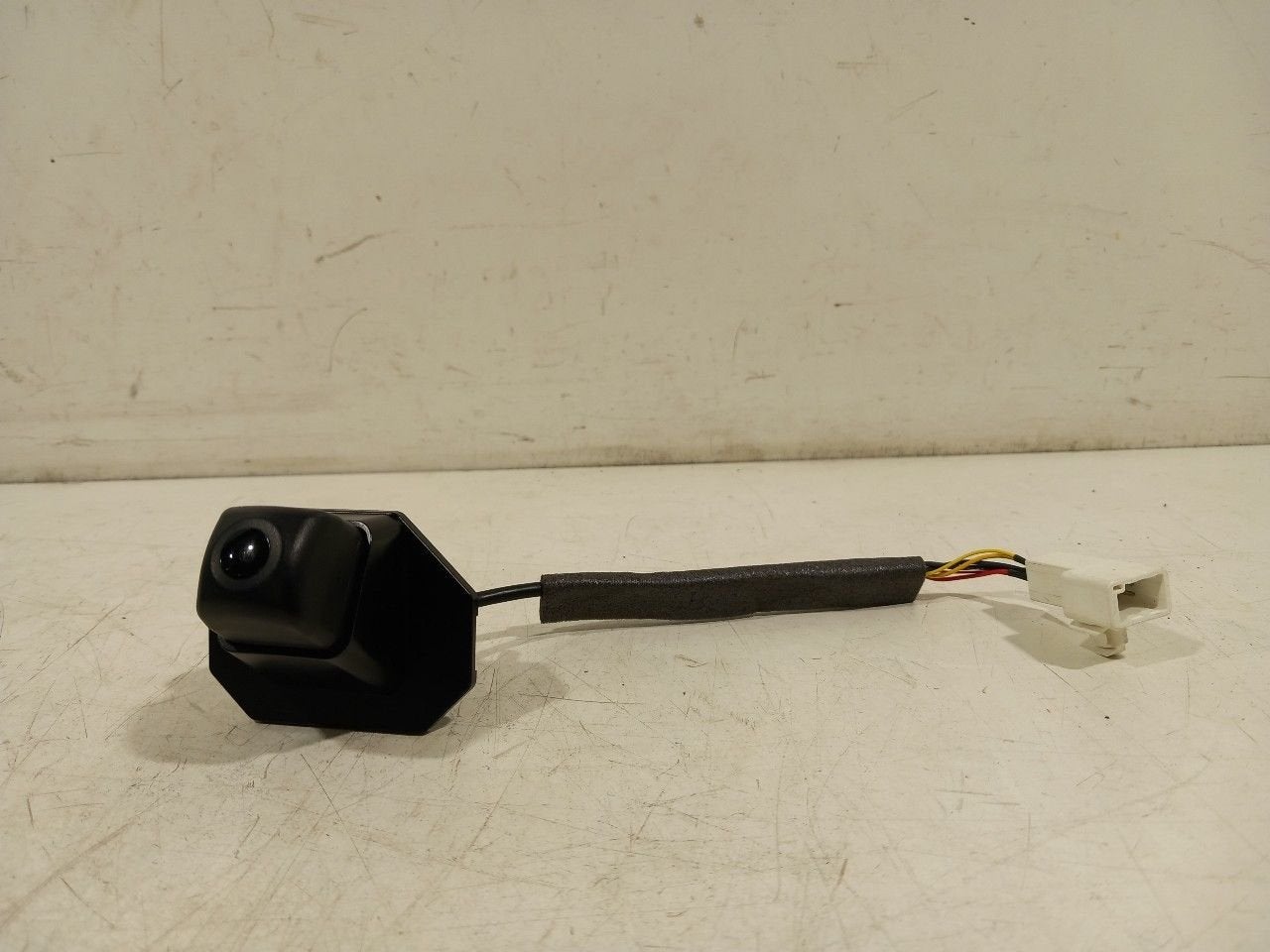 Camera achter Suzuki Ignis, Onderdelen@venauto.nl, Van der Ven Autorecycling B.V., Gebruikt, Ettenseweg 76, 4706 PB Roosendaal, The Netherlands