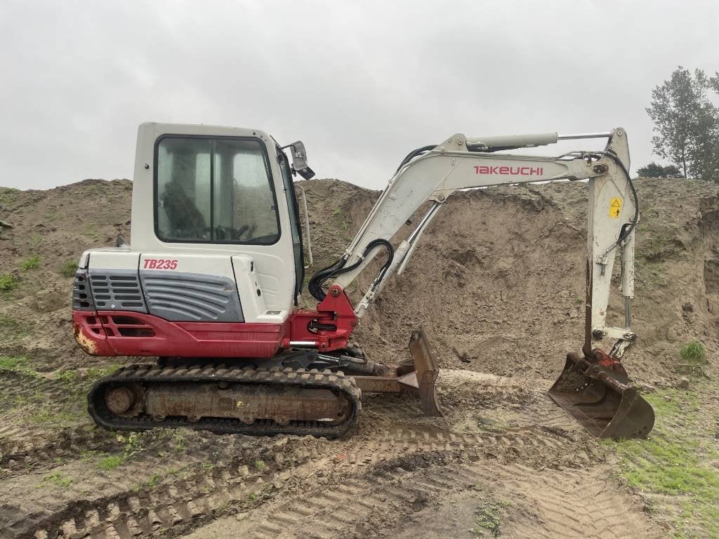 Takeuchi TB 235 (bj 2014), Zakelijke goederen, Graafmachine