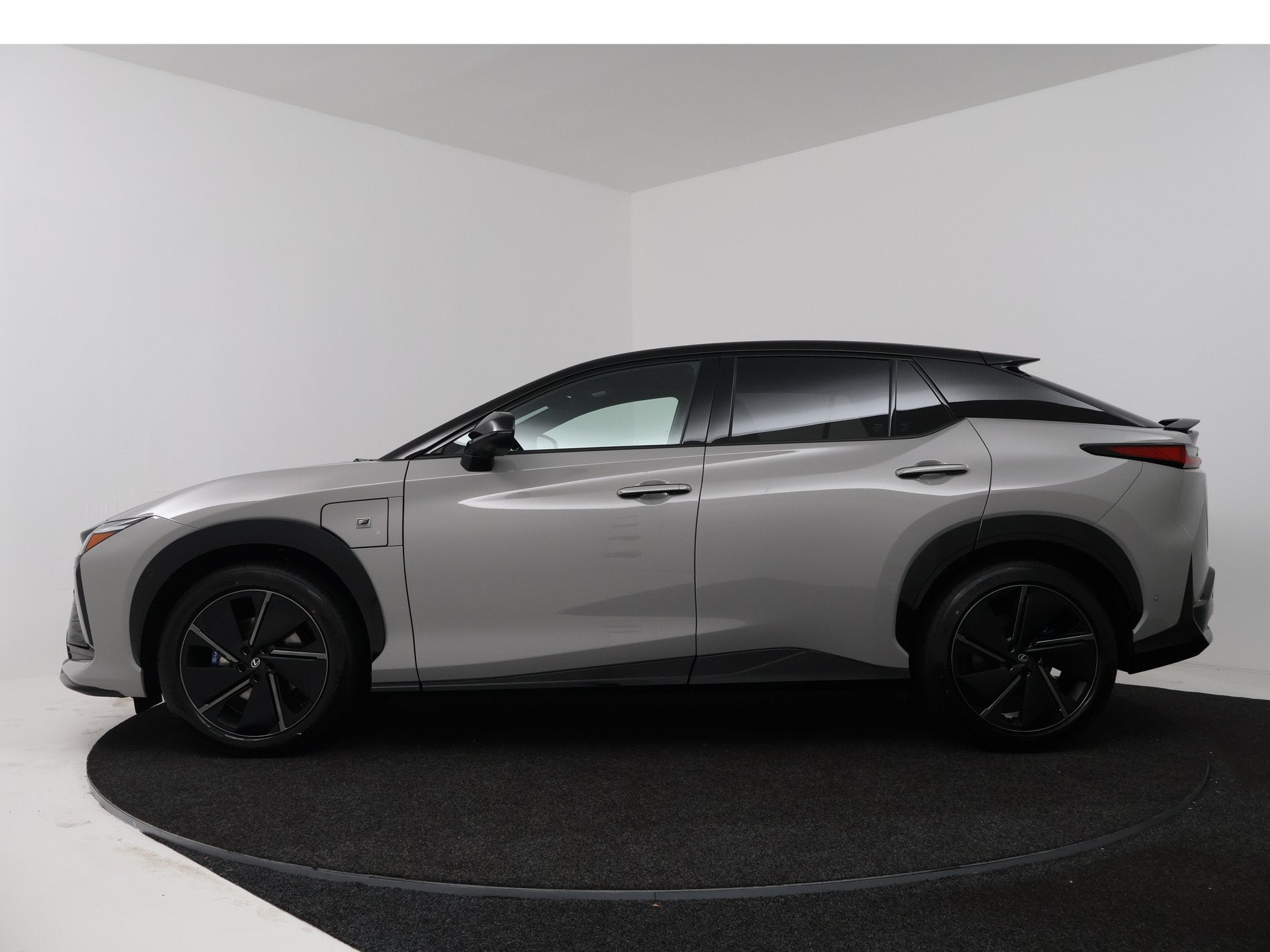 Lexus RZ 550e DIRECT 4 F SPORT 77 kWh | Mark Levinson Audio, Auto's, Automaat, 12 maanden, Zwart, Leder
