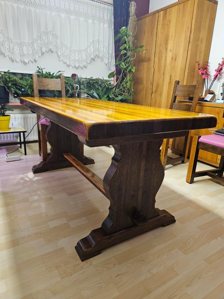 Eikenhouten tafel, Ophalen