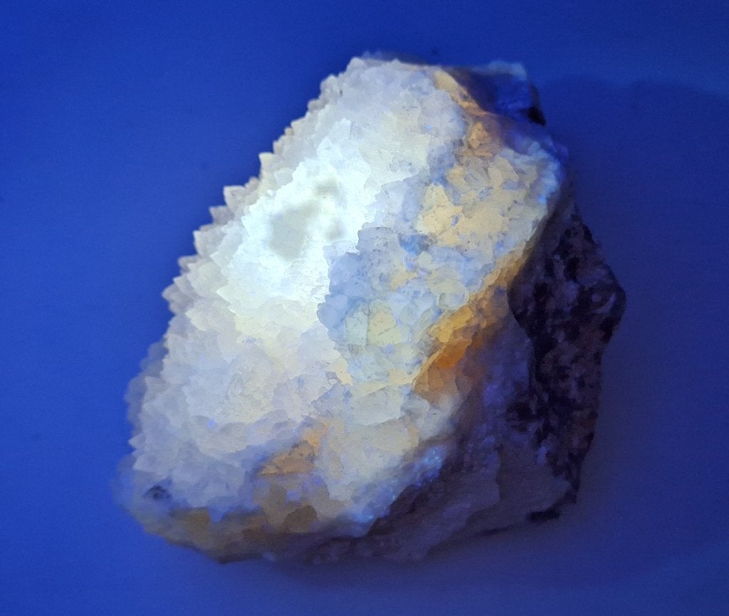 Calciet - Tsumeb Mine, Namibië (UV LW), Ophalen of Verzenden, Mineraal