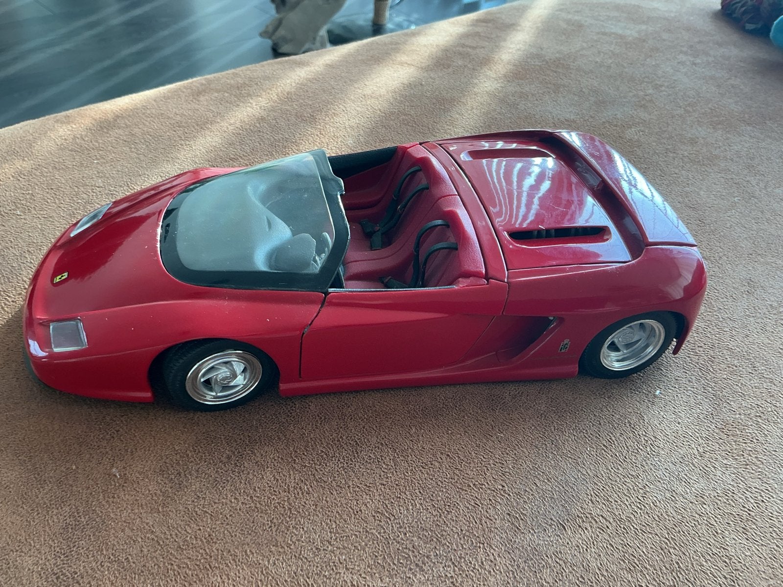 Revell Ferrari Mythos 1/18 Schaalmodel - Rood, Ophalen, Zo goed als nieuw, Auto, Revell