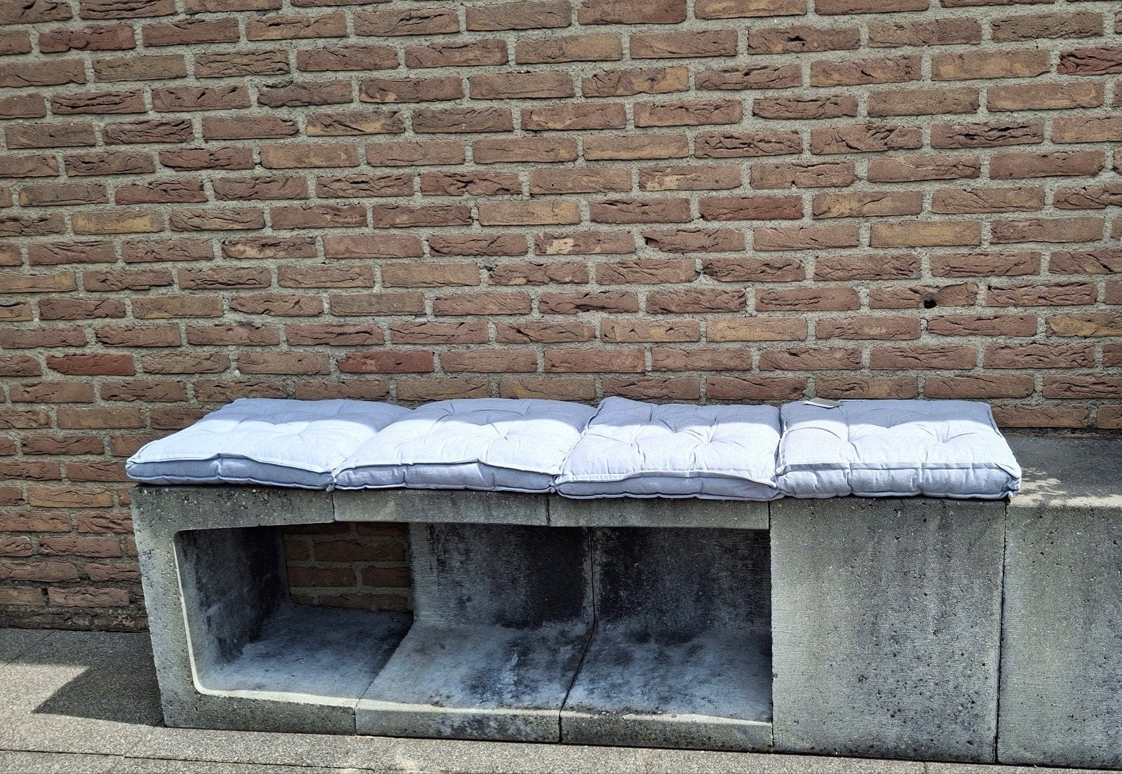 4x stoere tuin kussens 40x40x7 cm , spijkerstof tuinbank, Ophalen of Verzenden, Gebruikt