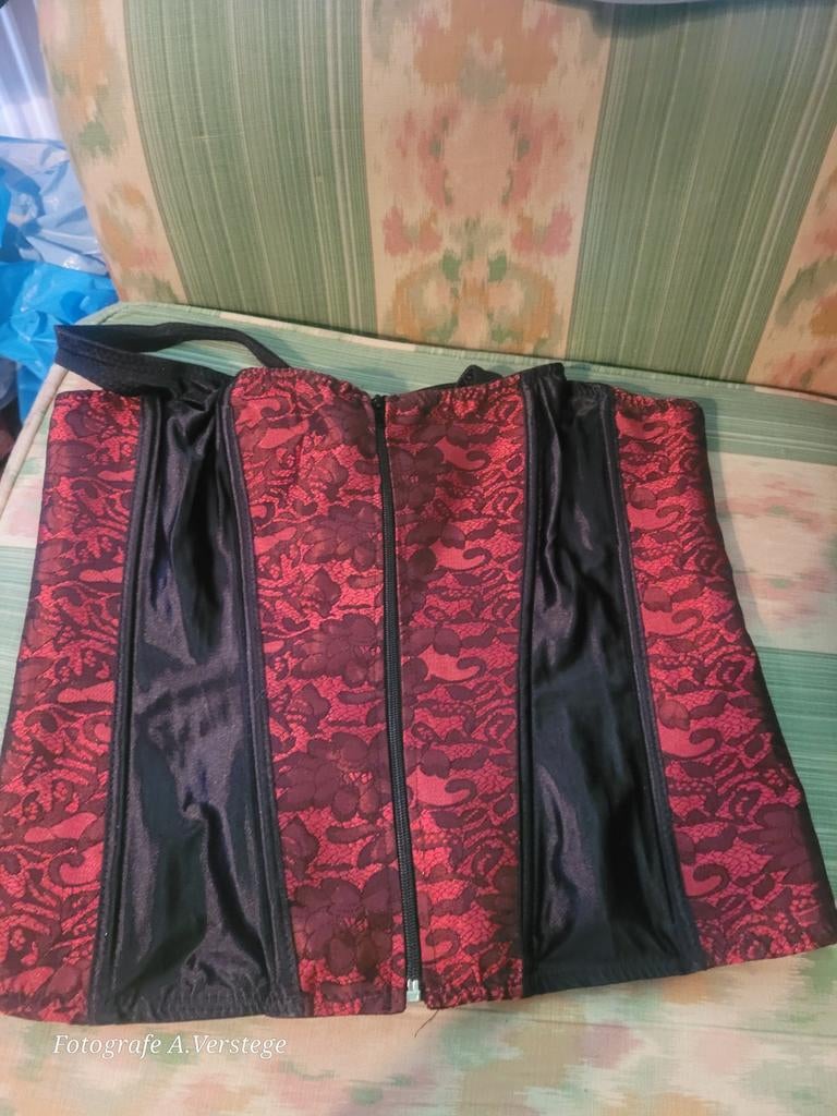 Rood met zwart kanten korset, valt als XL, Onbekend, Ophalen, Rood, Body of Korset