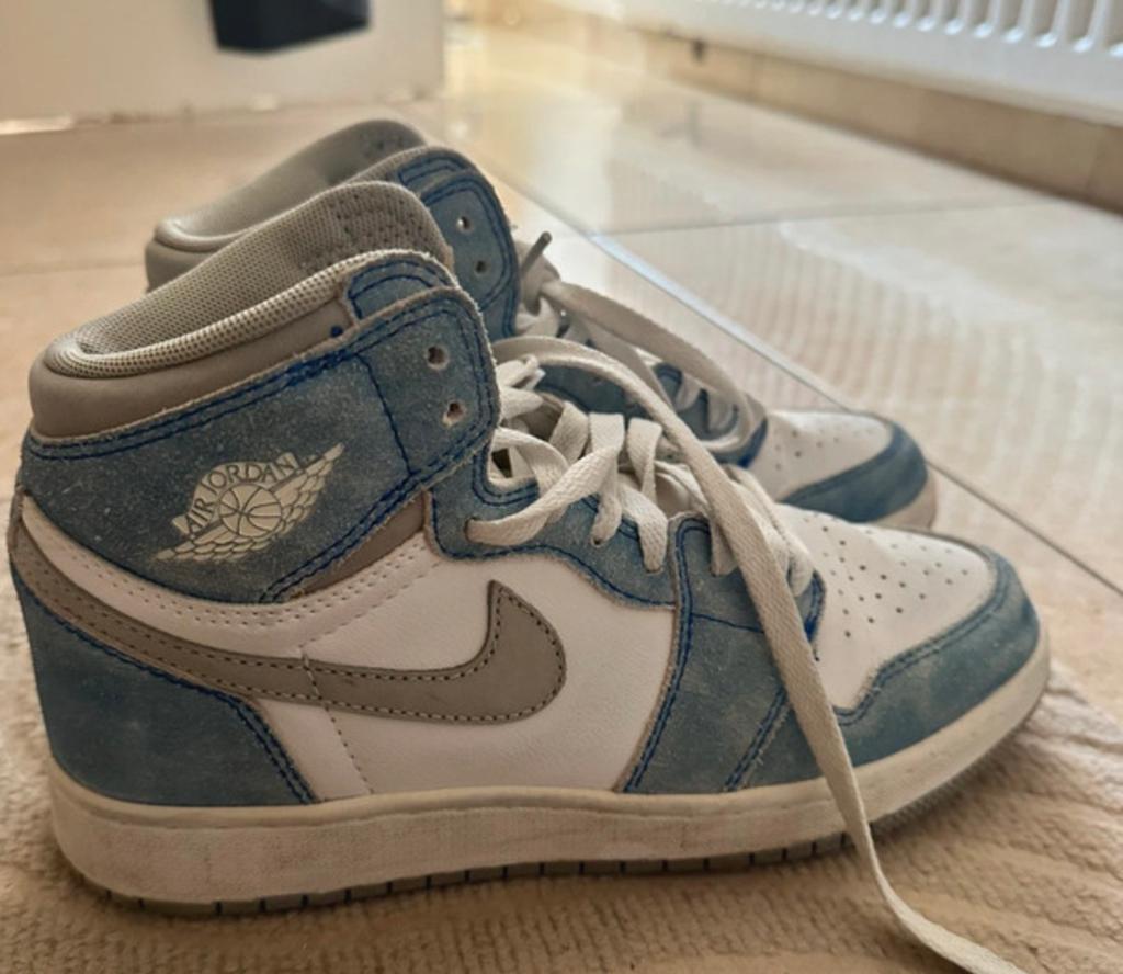 Nike air jordans 1 high hyper royal, Blauw, Ophalen of Verzenden, Sneakers of Gympen, Zo goed als nieuw