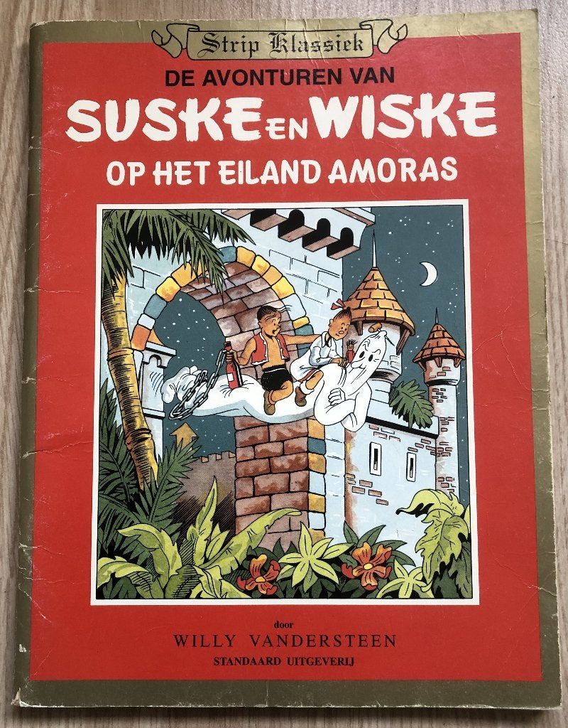 SUSKE EN WISKE - OP HET EILAND AMORAS - STRIP KLASSIEK, Boeken, Stripboeken, Eén stripboek, Ophalen of Verzenden, Zo goed als nieuw