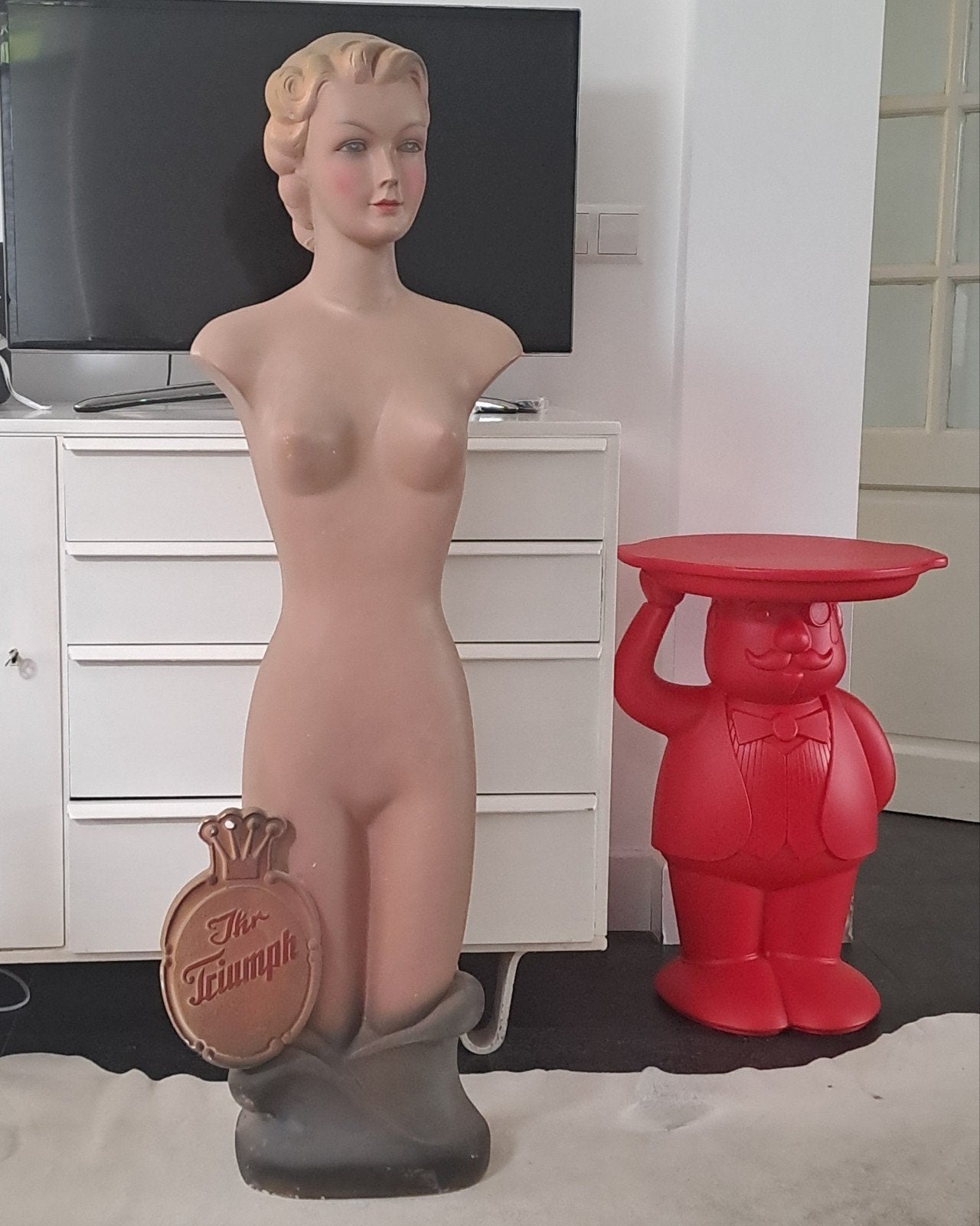 Triump 120cm winkeldisplay mannequin gips jaren 40-50, Verzamelen, Ophalen, Gebruikt, Overige typen
