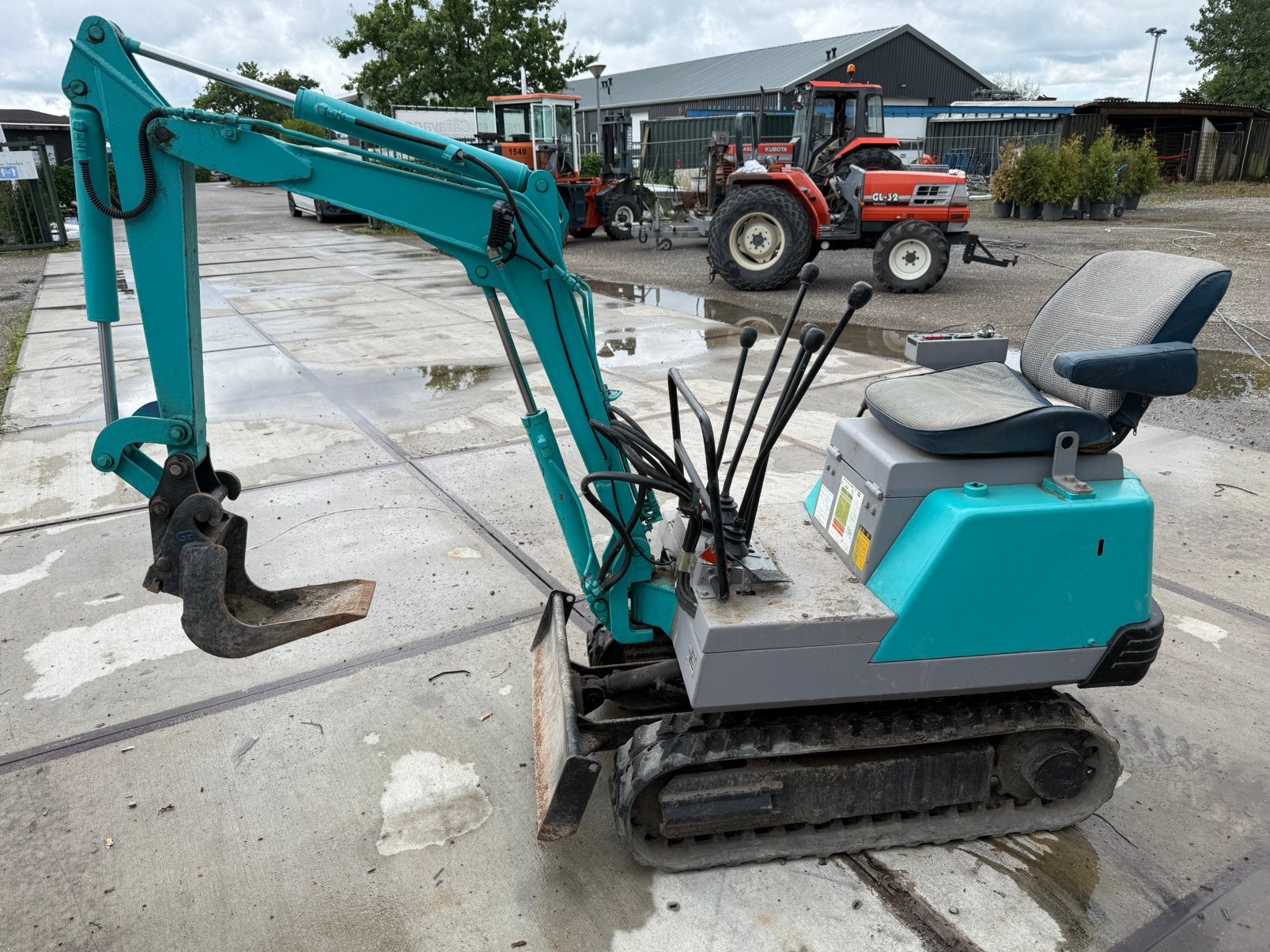 Goed werkende mini kraan incl4 bakken, Zakelijke goederen, Machines en Bouw | Kranen en Graafmachines, Ophalen of Verzenden, Graafmachine