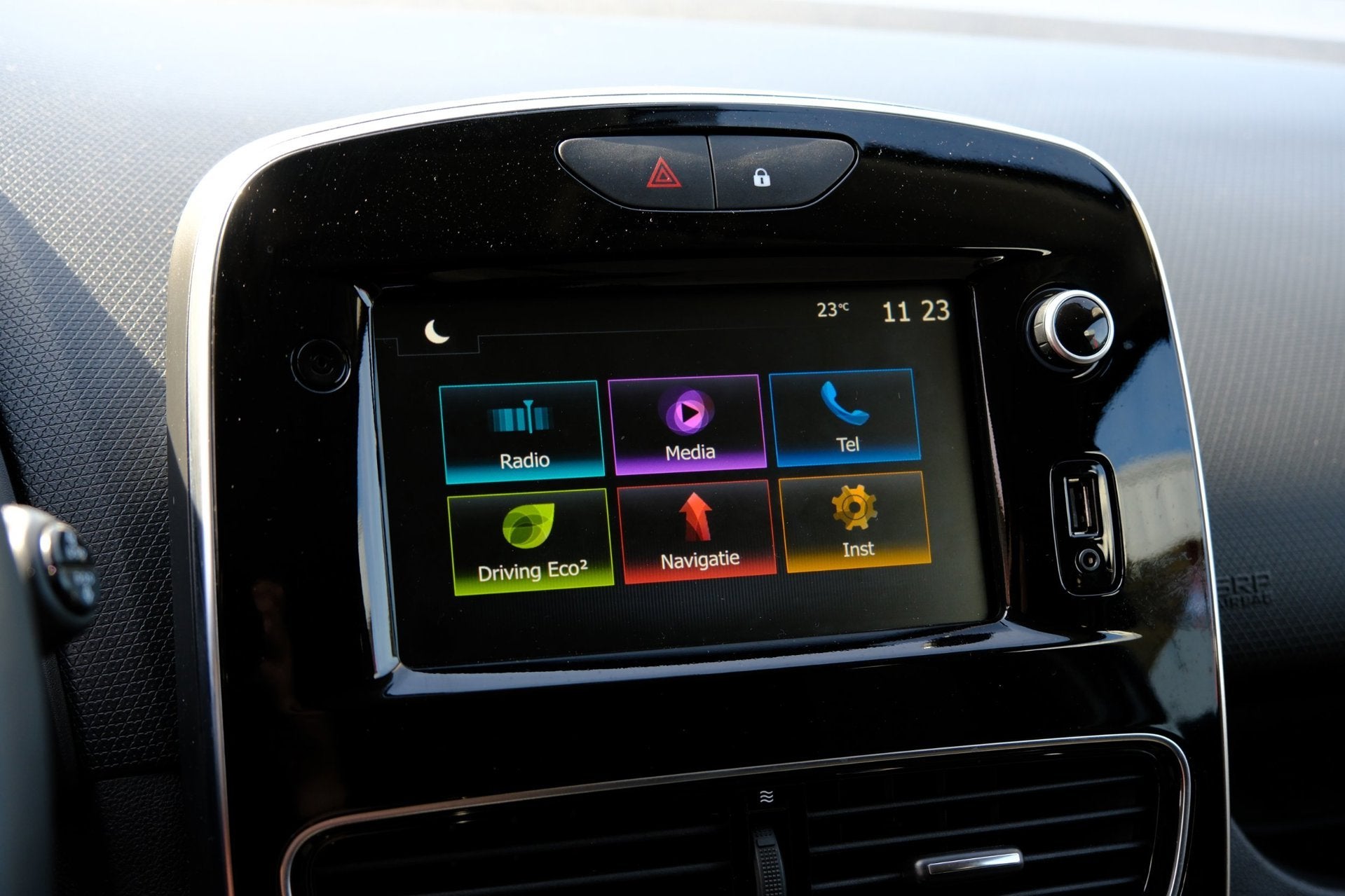 Foto 15 van Renault Clio Estate 0.9 TCe Limited Navi|Airco|LMV|DAB