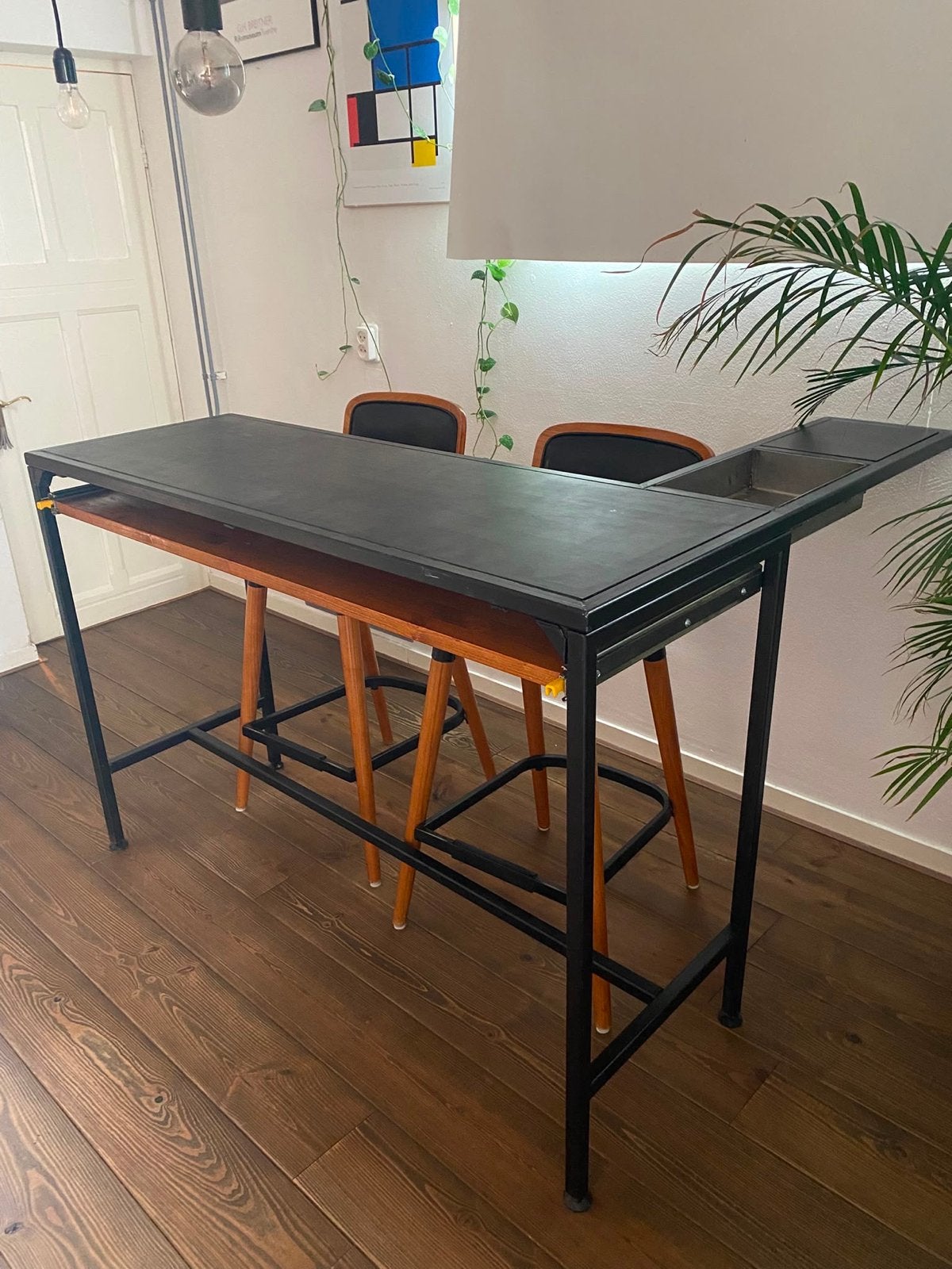 Handgemaakte bar tafel met uitschuifbaar blad & barstoelen, Huis en Inrichting, Barren, Ophalen, Gebruikt, Inclusief barstoelen