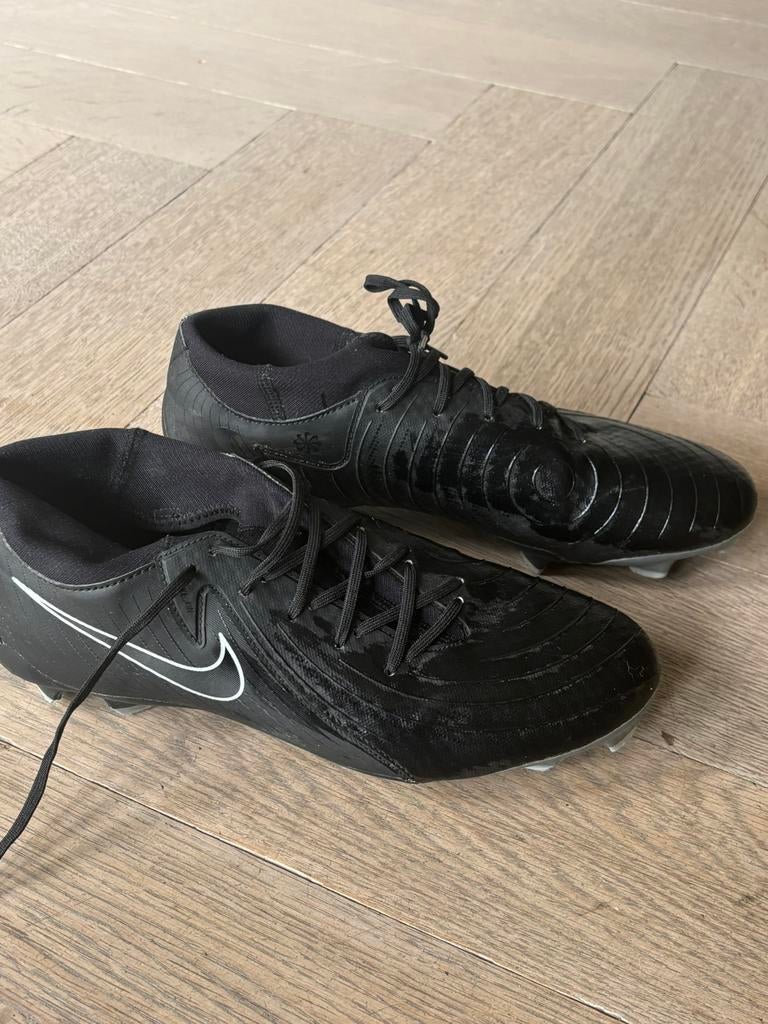 Nike voetbalschoen maat 43 (valt als 41,5), Sport en Fitness, Maat XS of kleiner, Schoenen, Ophalen of Verzenden, Zo goed als nieuw