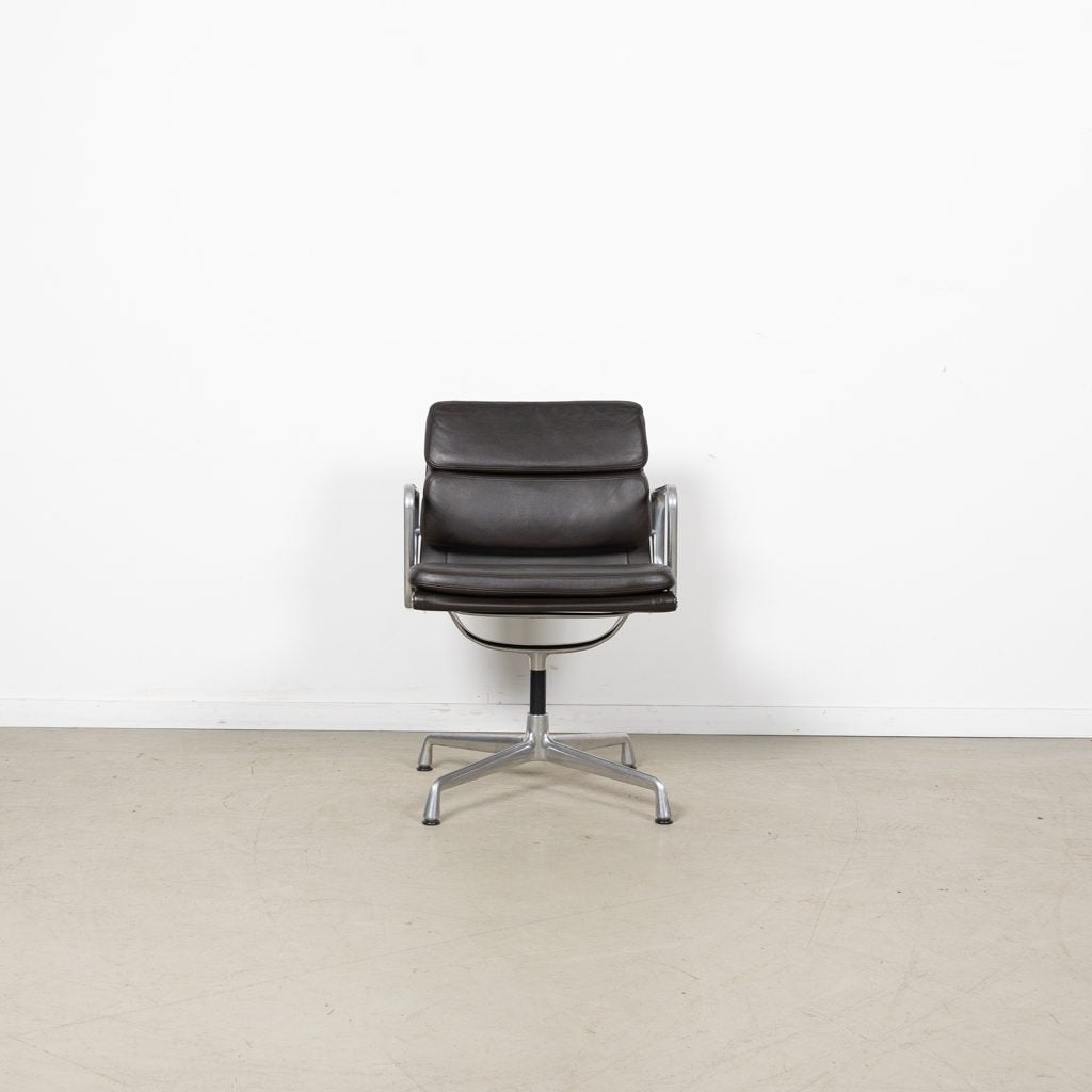Vitra Eames EA208 Stoel Donkerbruin Leer - Aluminium, Niet ingevuld, Zo goed als nieuw, Niet ingevuld, Niet ingevuld