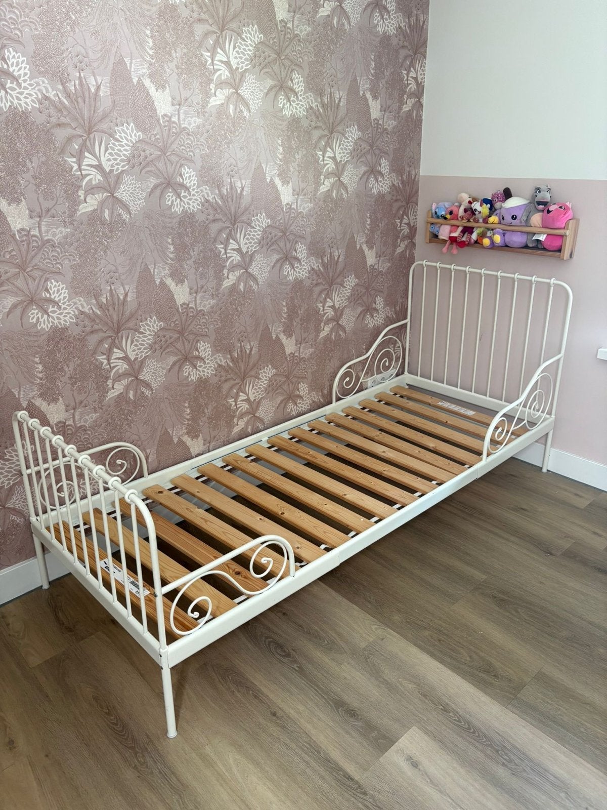 Wit metalen eenpersoon meegroei bed Ikea met lattenbodem, Huis en Inrichting, Slaapkamer | Bedden, Ophalen, Gebruikt, 90 cm, Eenpersoons