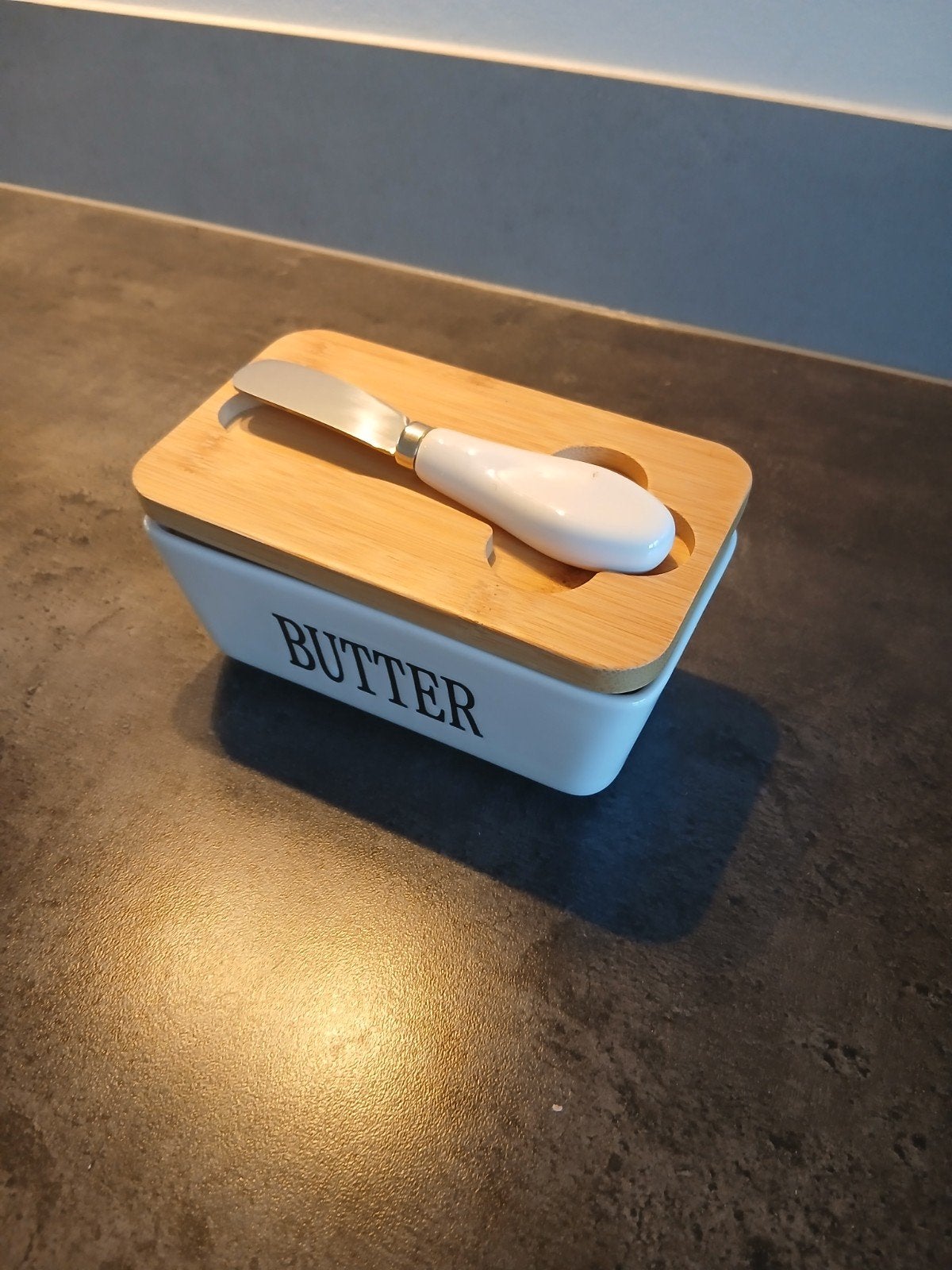 Boterdoos met bamboe deksel en botermesje, Overige typen, Hout, Ophalen of Verzenden, Zo goed als nieuw