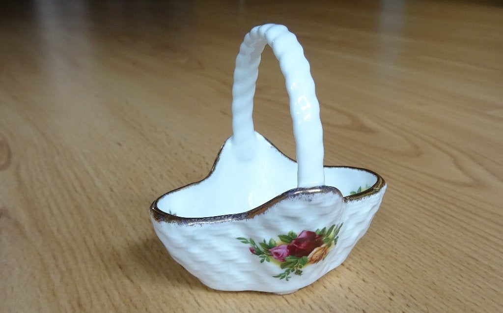 Royal Albert Old Country Roses Mandje klein, Antiek en Kunst, Antiek | Servies los, Ophalen of Verzenden