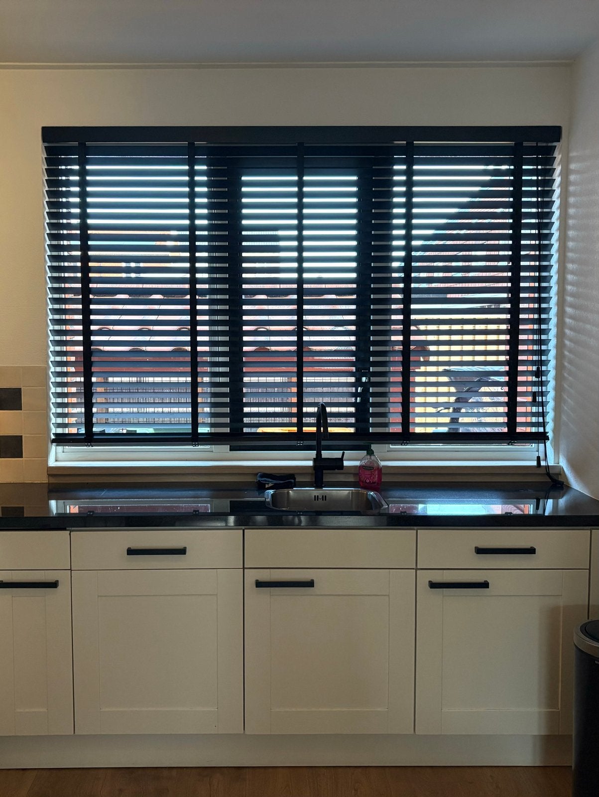 Zwarte Houten Jaloezieën 50mm - 211x140cm, Ophalen, Jaloezie, Overige merken, Zwart