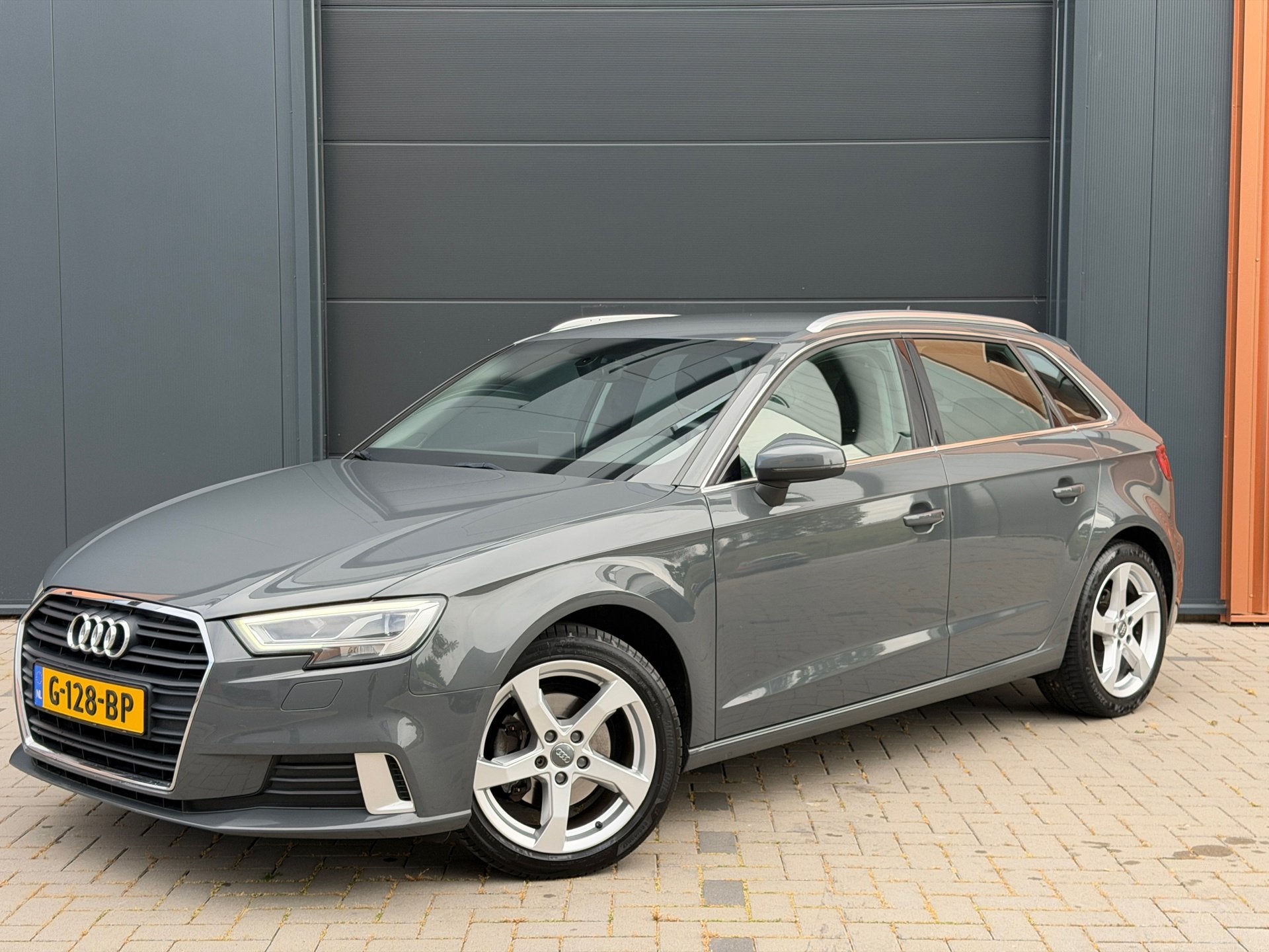Audi A3 Sportback 30 TFSI Sport S Line Edition|Goed Onderhou, Gebruikt, Origineel Nederlands, Bedrijf, 1180 kg