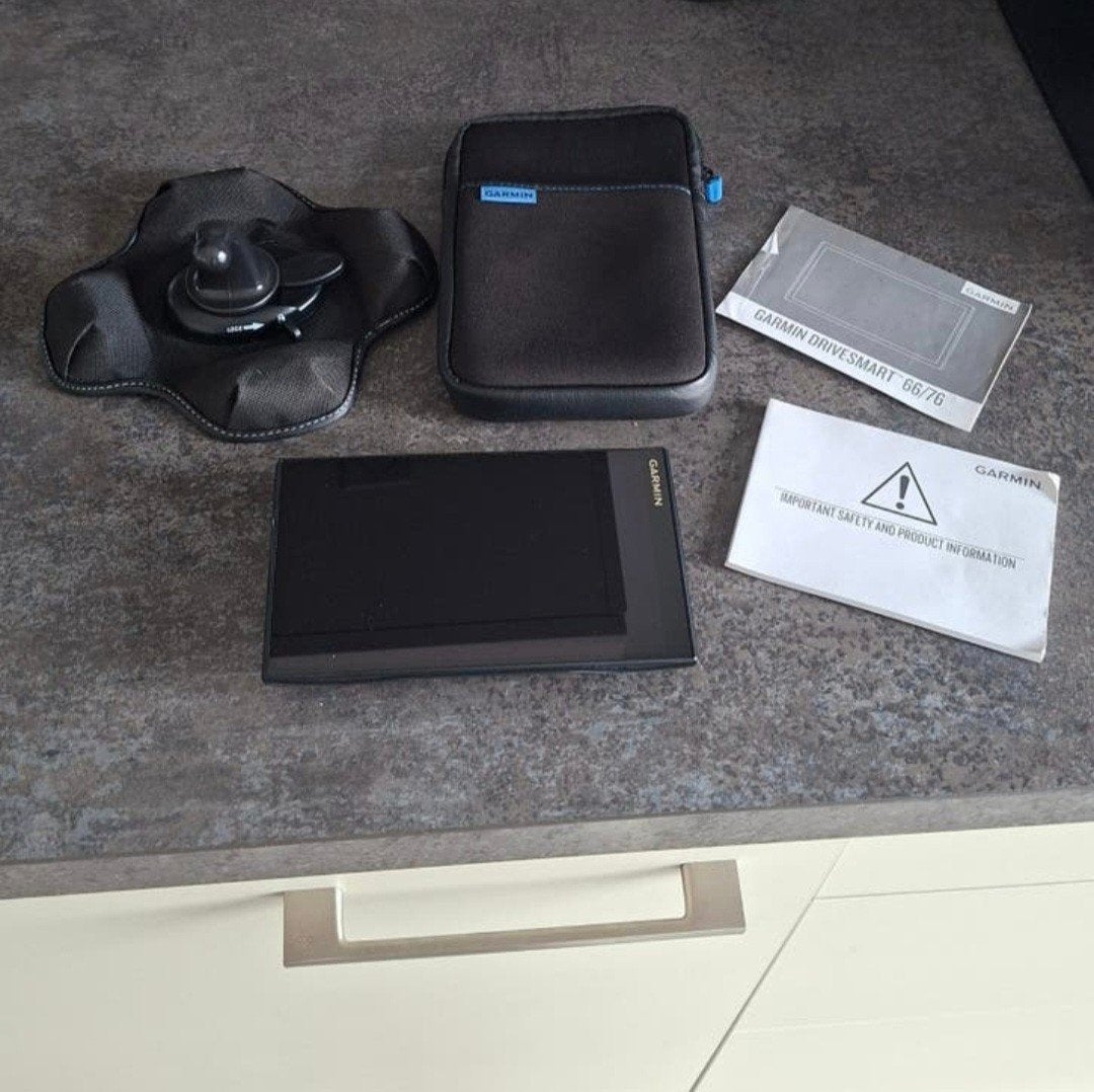 Garmin DriveSmart 66/76 Navigatiesysteem + Standaard, Auto diversen, Ophalen, Zo goed als nieuw
