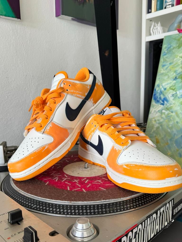 Nike Dunk Low Wear and Tear Yellow, Ophalen of Verzenden, Gedragen, Oranje, Sneakers of Gympen