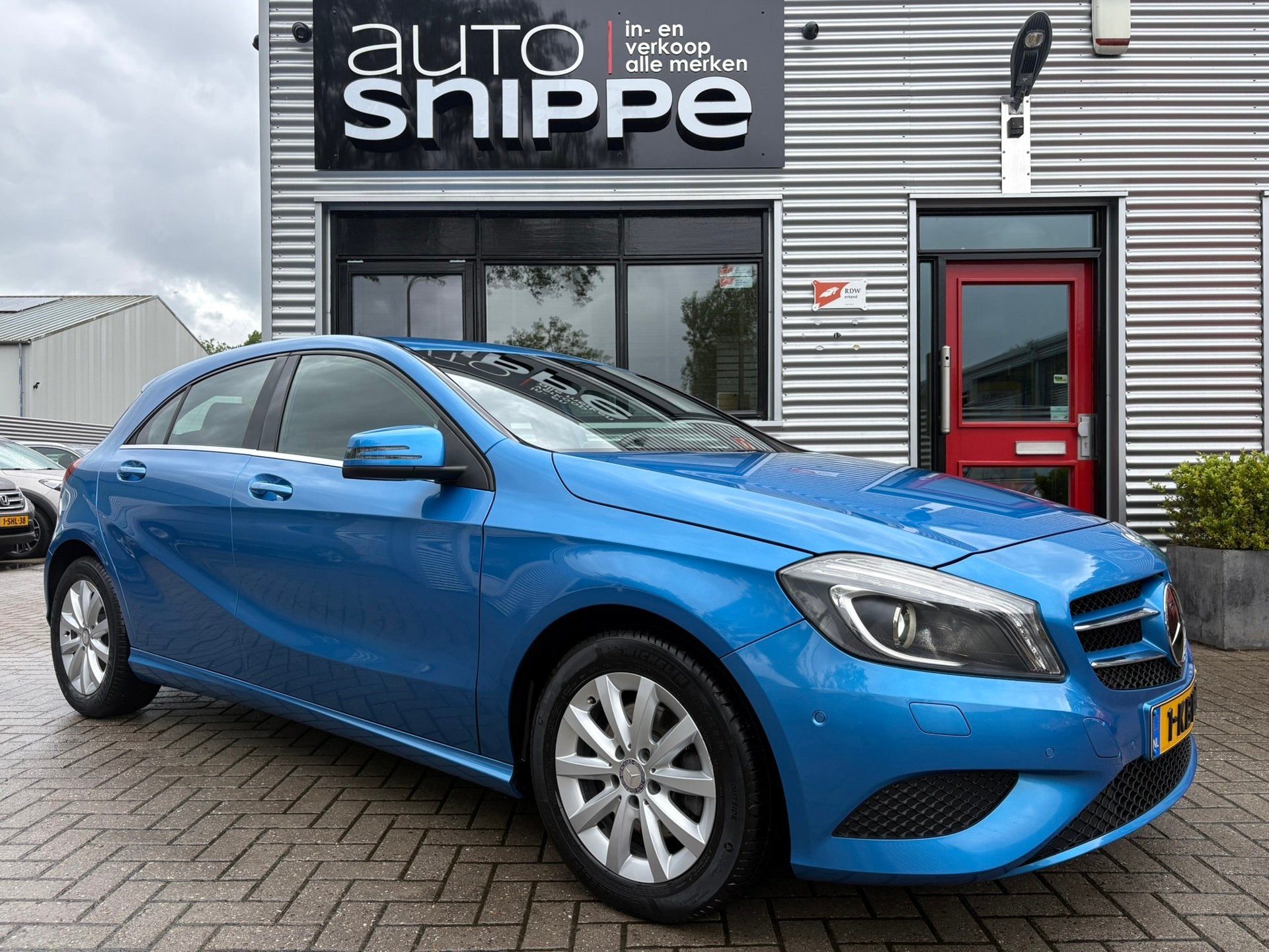 Mercedes-Benz A-klasse 180 Ambition -AUTOMAAT-ORIGINEEL NEDE, Auto's, Dealer onderhouden, Gebruikt, 4 cilinders, Blauw