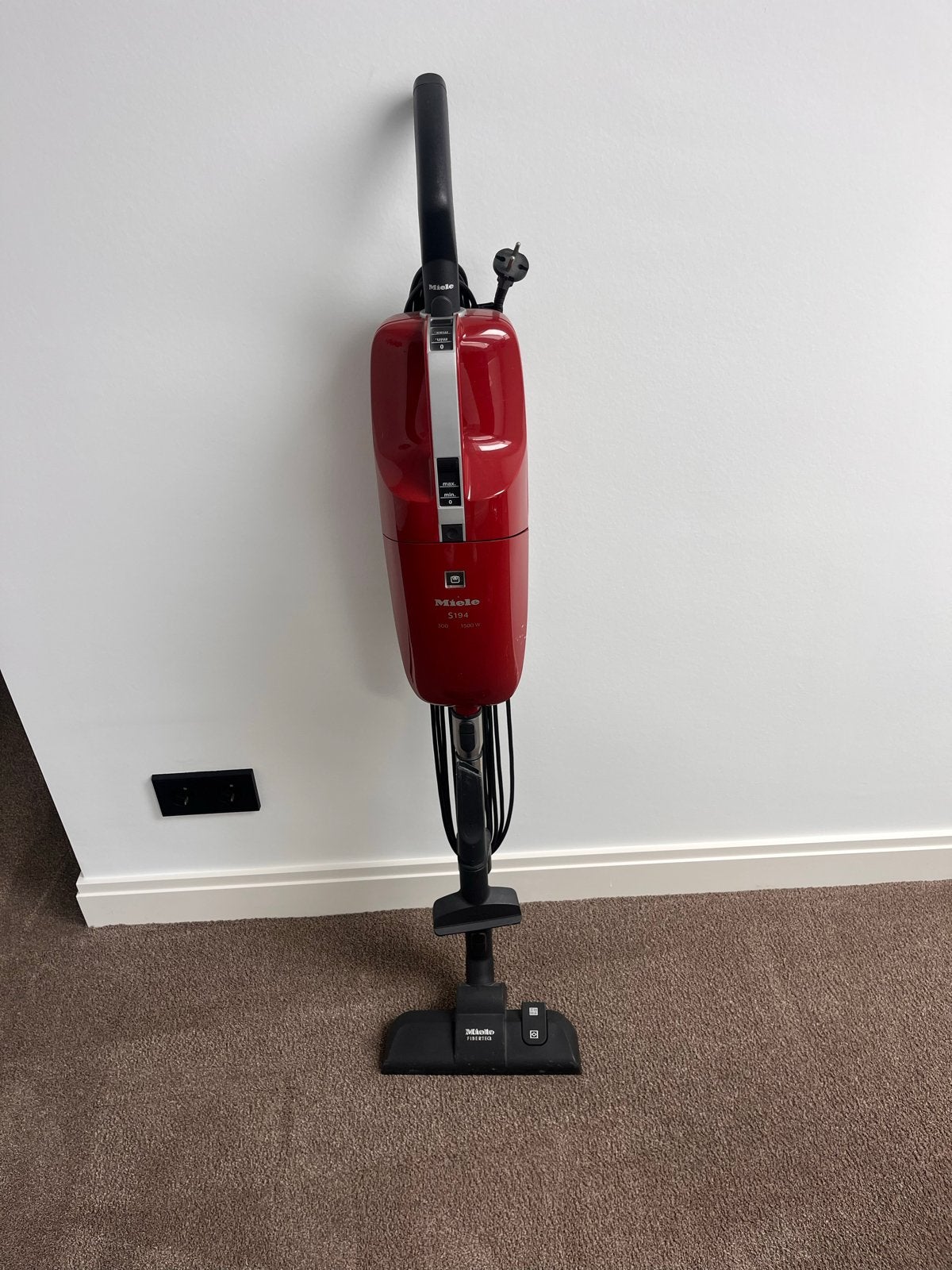 Miele S194 Steelstofzuiger - Rood, 1500W, Witgoed en Apparatuur, Stofzuigers, Gebruikt, Steelstofzuiger, Miele, 1200 tot 1600 watt