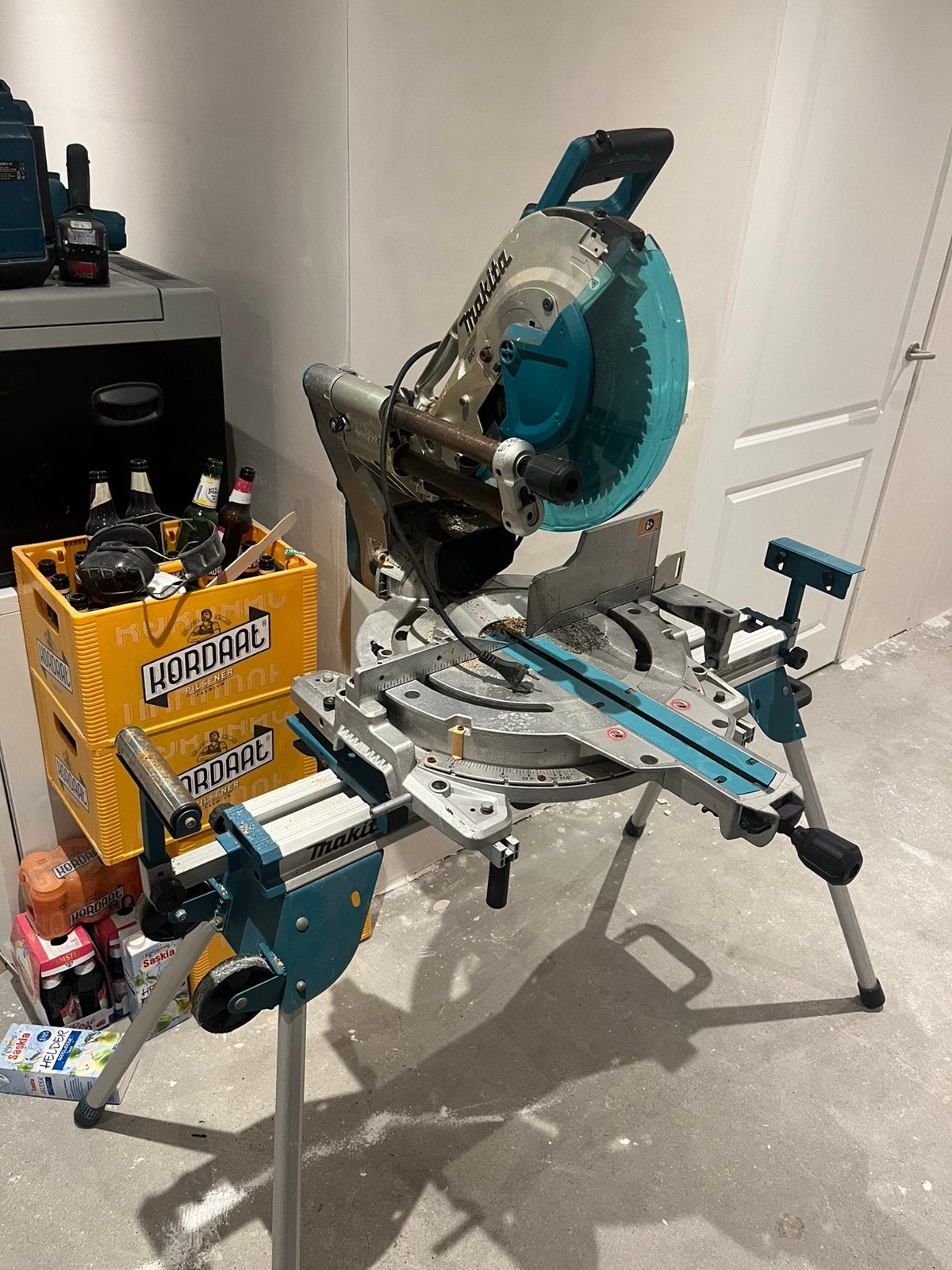 Makita afkortzaag LS1219L met onderstel, Doe-het-zelf en Verbouw, Gereedschap | Zaagmachines, Ophalen, Zo goed als nieuw, Afkortzaag
