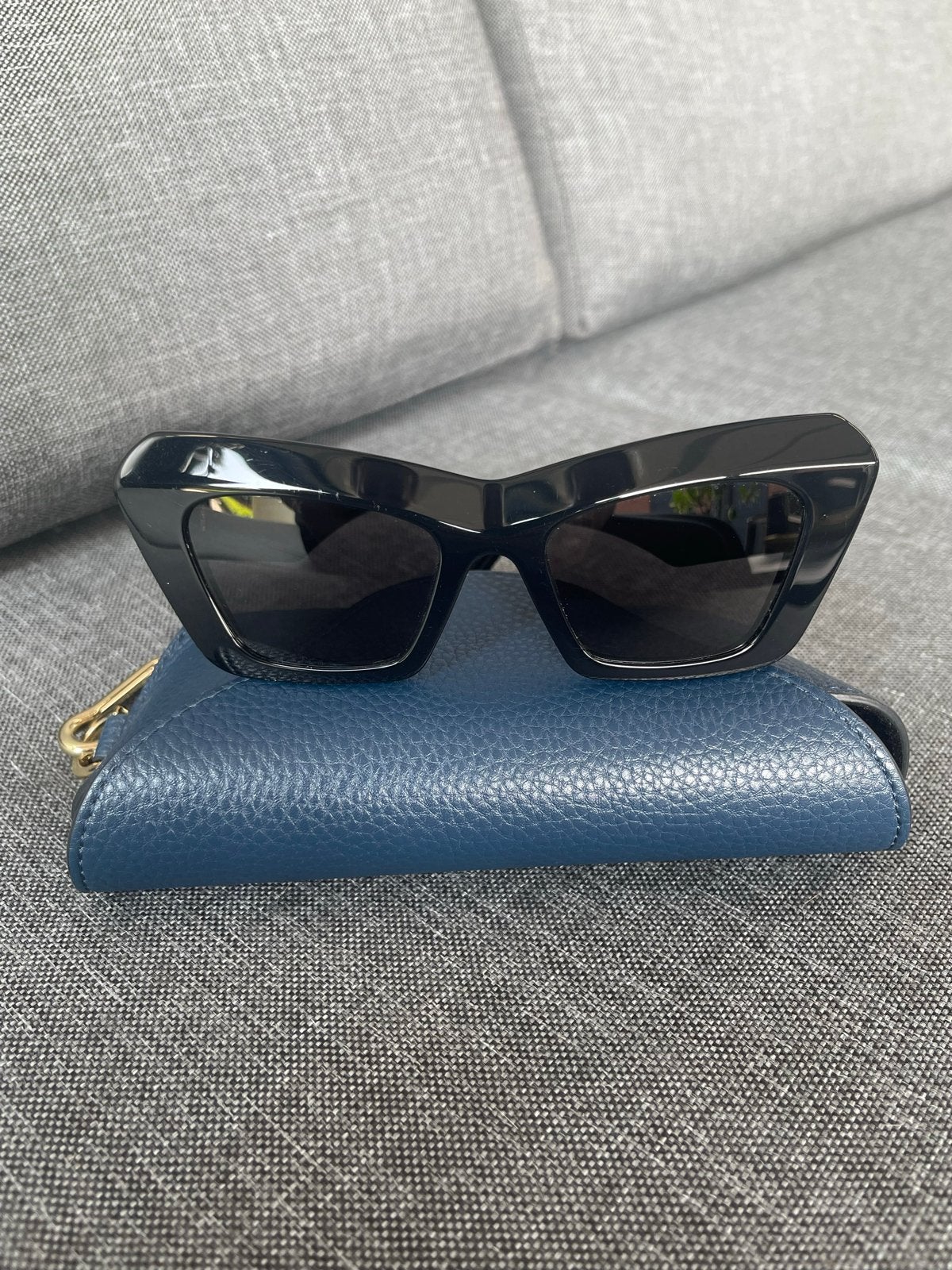 Loewe Originele Zonnebril - Stijlvol en Tijdloos, Sieraden, Tassen en Uiterlijk, Overige merken, Zonnebril, Zwart, Ophalen of Verzenden