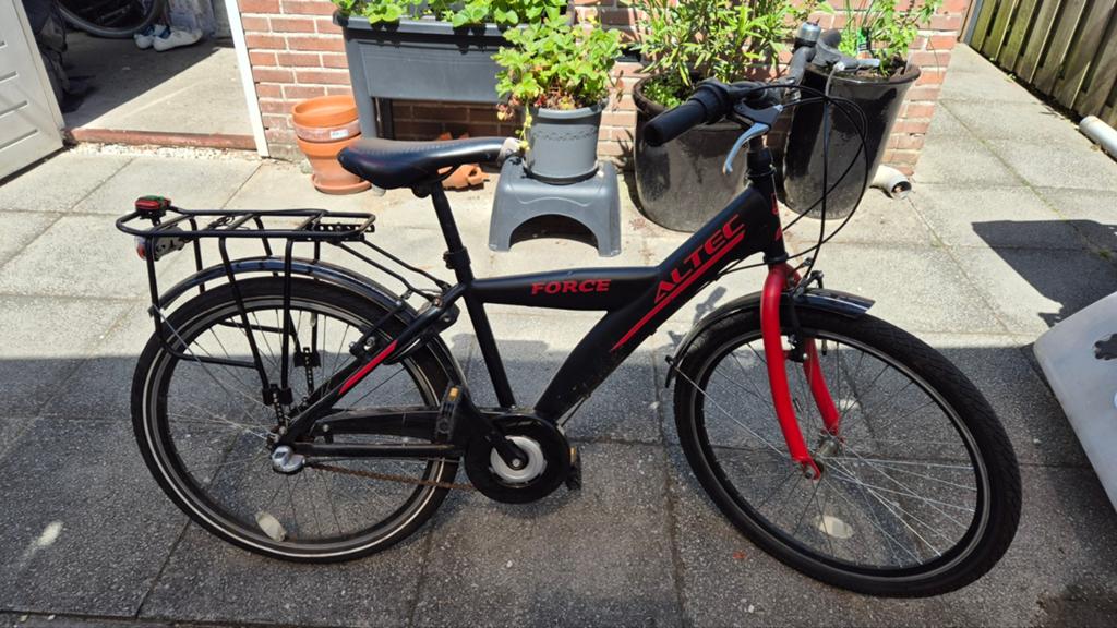 24 inch Altec Force Fiets - Zwart/Rood, Gebruikt, Fietsen en Brommers, Fietsen | Jongens, Versnellingen, Ophalen, Overige merken