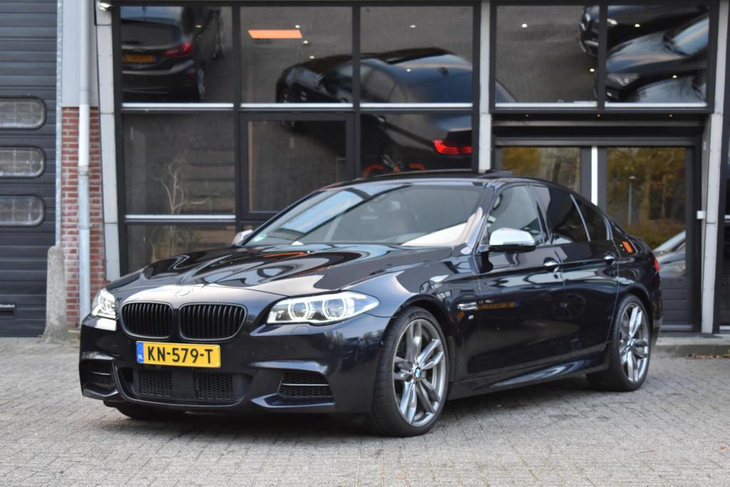 BMW 5-serie M550xd Export Pano HUD Keyless Lane H&K 360C Sof, Auto's, BMW, Automaat, Gebruikt, 2993 cc, Diesel