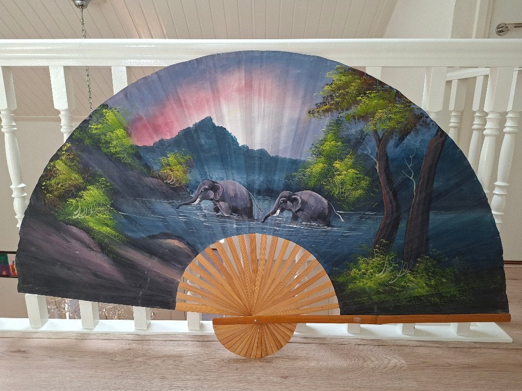 Grote waaier met olifanten erop, Ophalen, Gebruikt, 153 cm, Hout