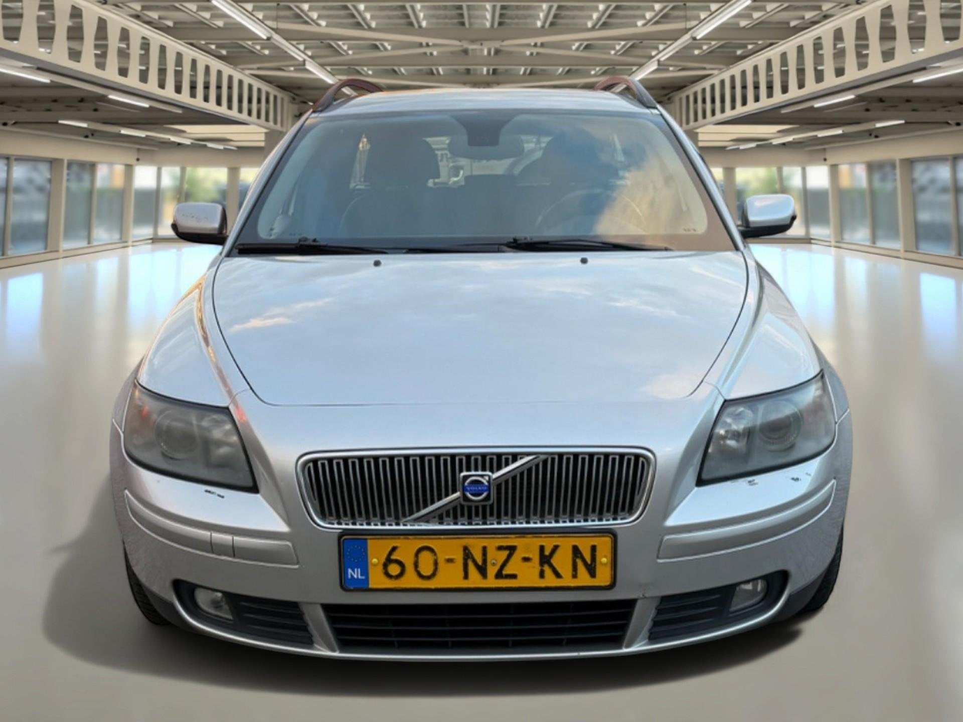 Volvo V50 2.4 Elite Rijklaar met garantie, Gebruikt, 700 kg, Leder en Stof, Origineel Nederlands