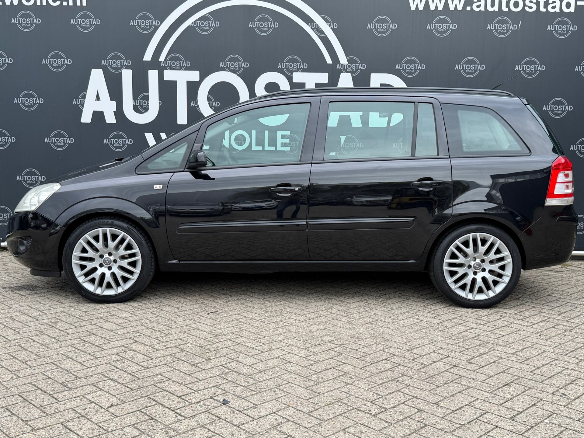 Opel Zafira 1.6 Temptation NL-Auto / 7 Pers / NAP / APK / Ai, Auto's, Voorwielaandrijving, Stof, 4 cilinders, Zwart