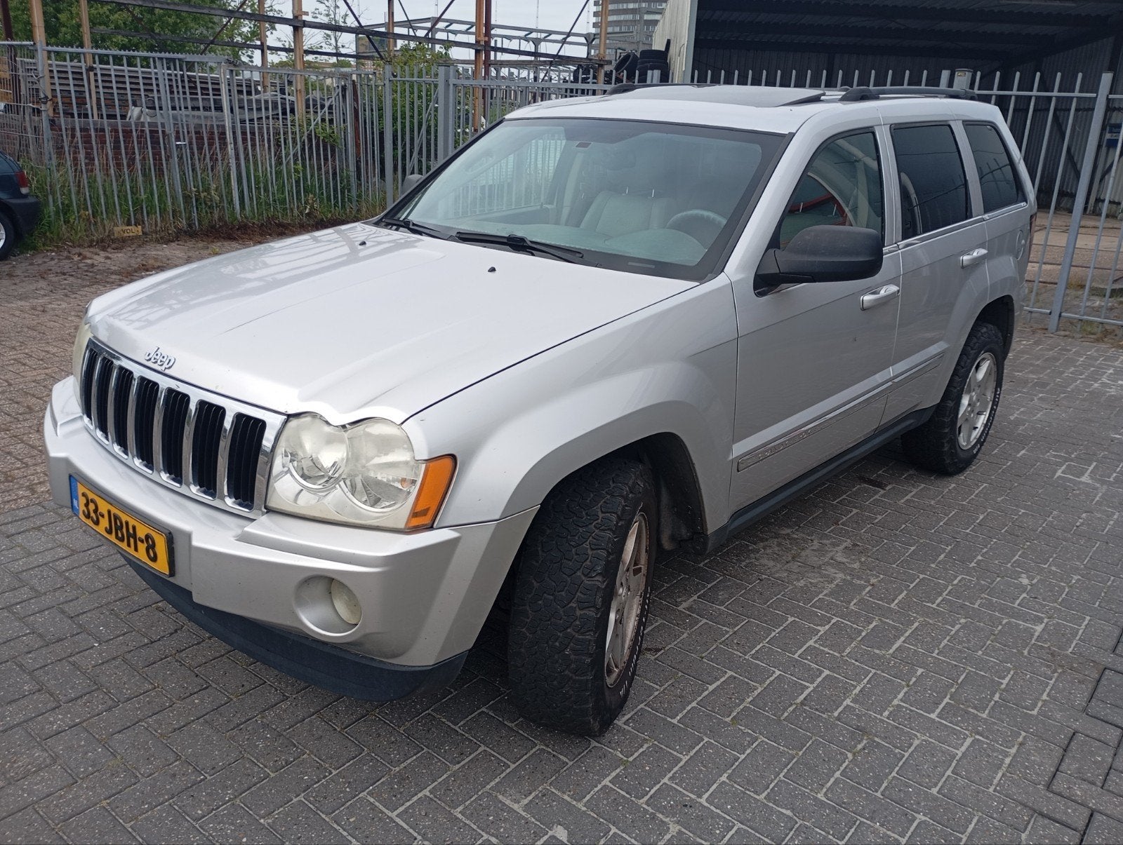 Jeep Grand Cherokee 2005 Grijs 4.7V8, Auto's, Automaat, Achterwielaandrijving, 138 €/maand, Grijs