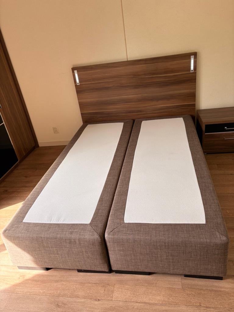 Bed plus nachtkastjes en kast, Ophalen, Overige materialen, Gebruikt, Bruin