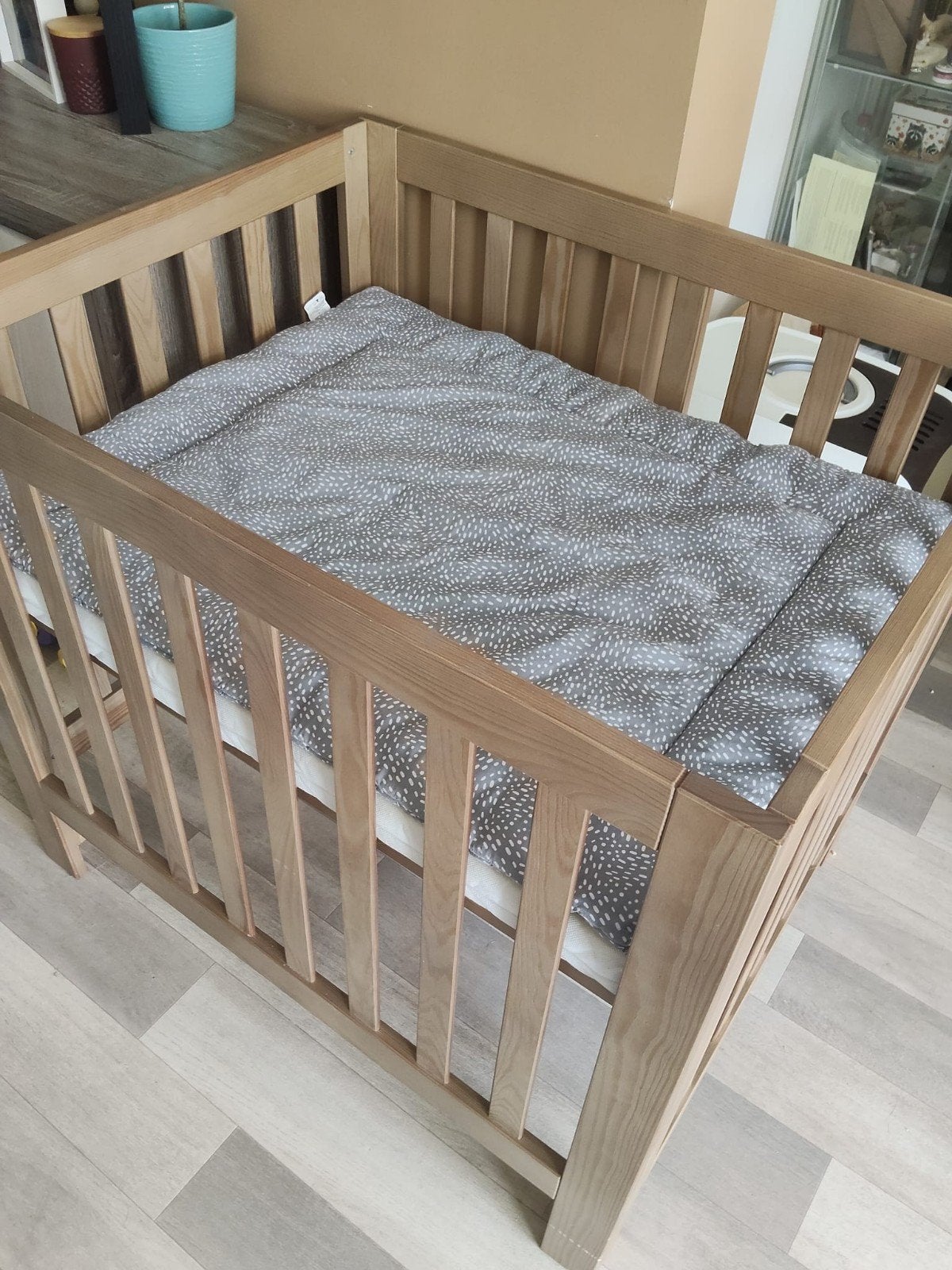 Houten box met matras en kleed, Ophalen, Zo goed als nieuw, Rechthoekig, Boxkleed