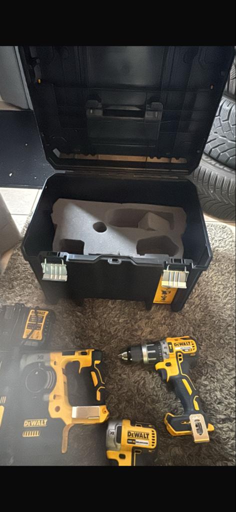 Dewalt Accu Set met 2 Accu's, Lader, Decoupeer- & Cirkelzaag, Ophalen of Verzenden, Zo goed als nieuw