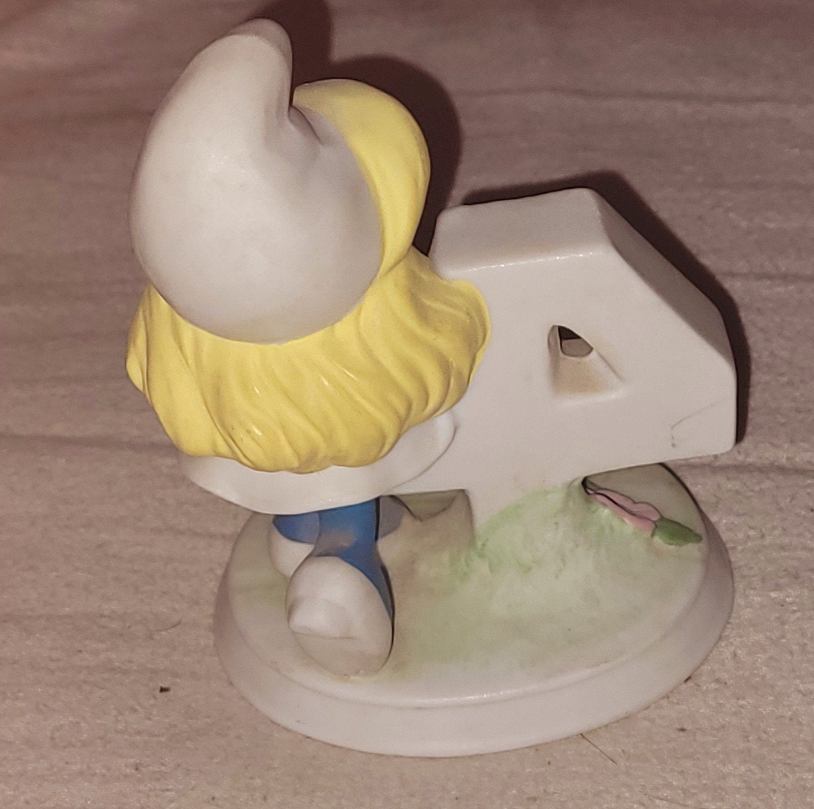 Mooi smurfin Smurfette 4 Birthday beeldje porselein W.Berrie, Ophalen, Zo goed als nieuw, Smurfin, Overige typen