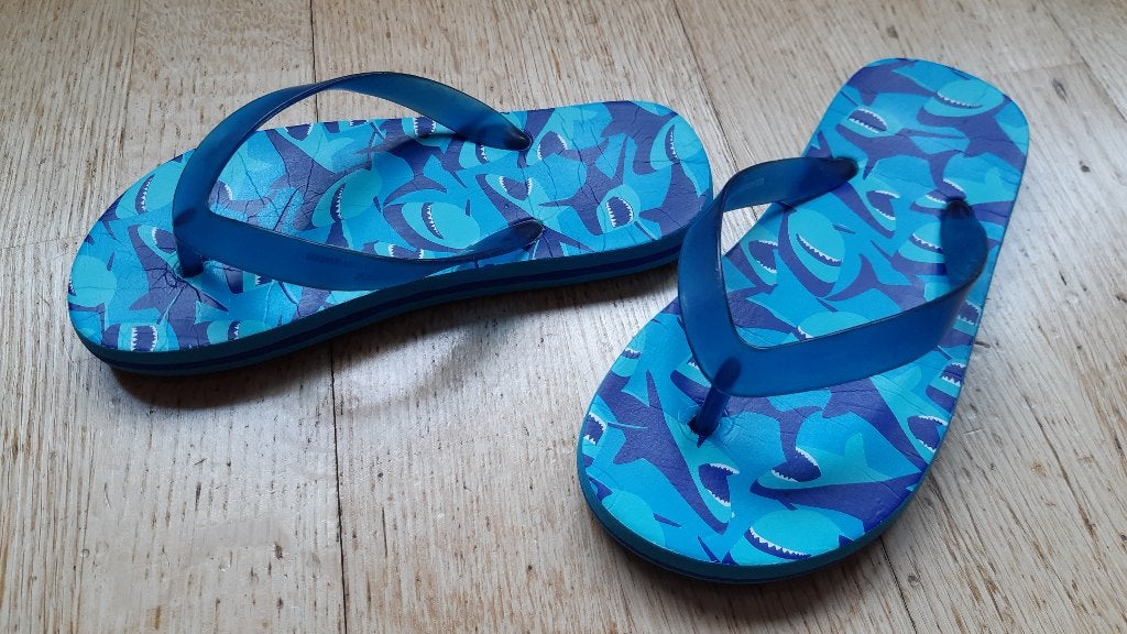 Dolfijnen slippers mt 28, Schoenen, Ophalen of Verzenden, Zo goed als nieuw, Jongen