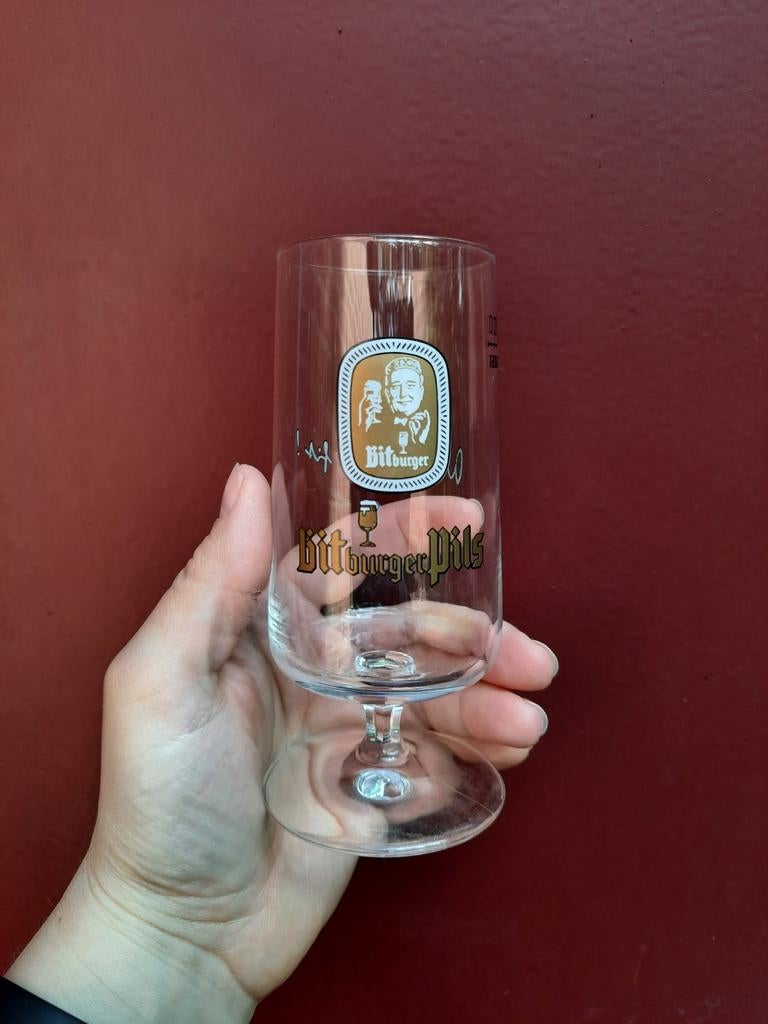 Bitburger Bierglas Op Voet 200 ml, Ophalen of Verzenden, Zo goed als nieuw, Bierglas