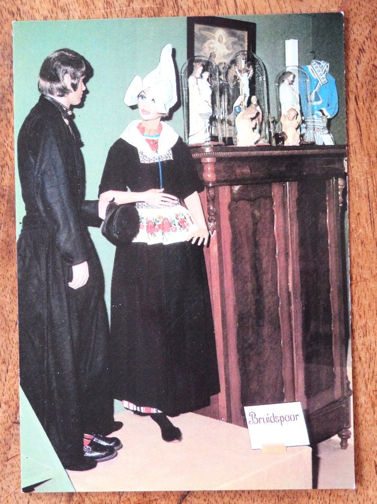 Volendam Museum Kloosterbuurt 5: Klederdracht man en vrouw, Ophalen of Verzenden, Voor 1920, Noord-Brabant