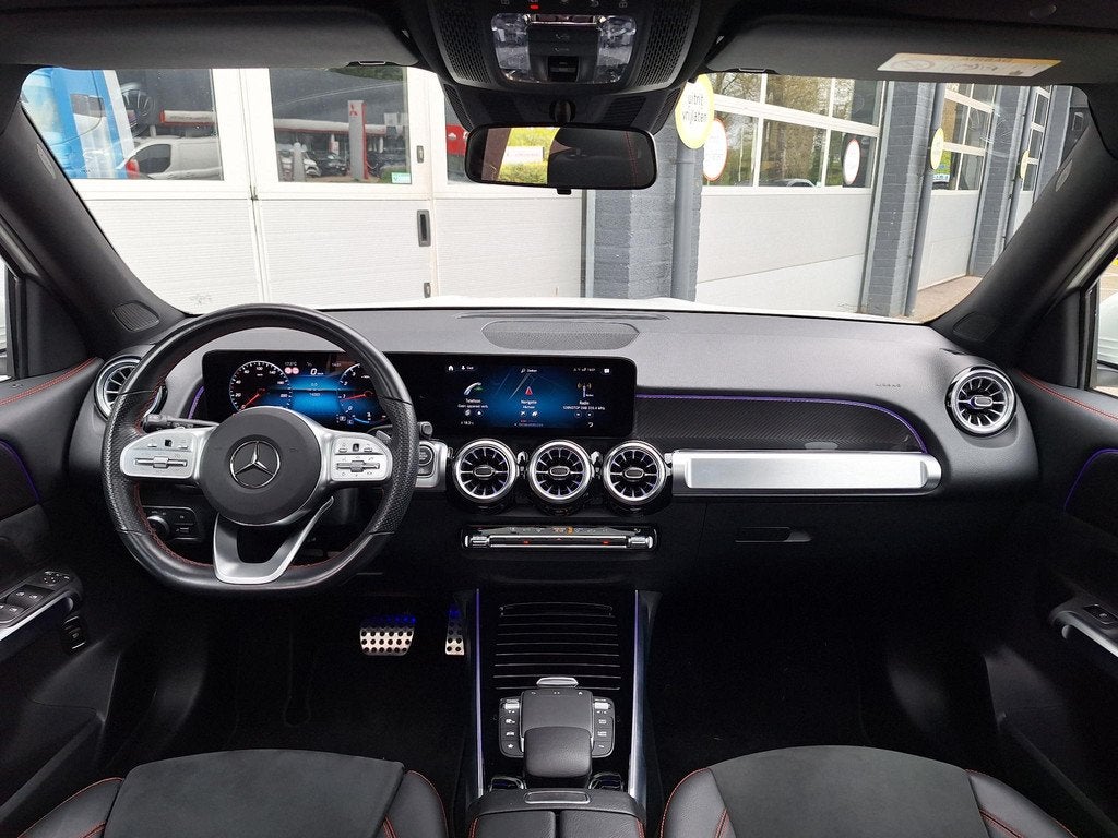 Mercedes-Benz GLB 180 AMG Line | Panoramadak | Achteruitrijc, Auto's, Mercedes-Benz, Gebruikt, 4 cilinders, Wit, 14 km/l