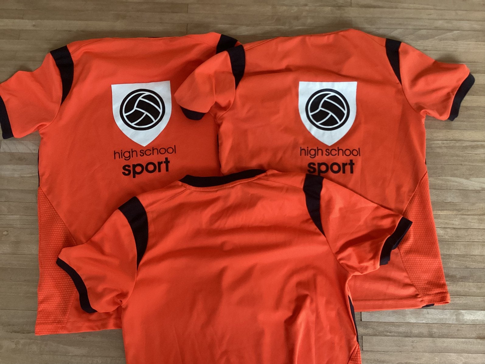 3 Hummel sportshirts Graaf Engelbrecht Breda (S en 164), Kleding | Heren, Oranje, Ophalen of Verzenden, Zo goed als nieuw, Voetbal