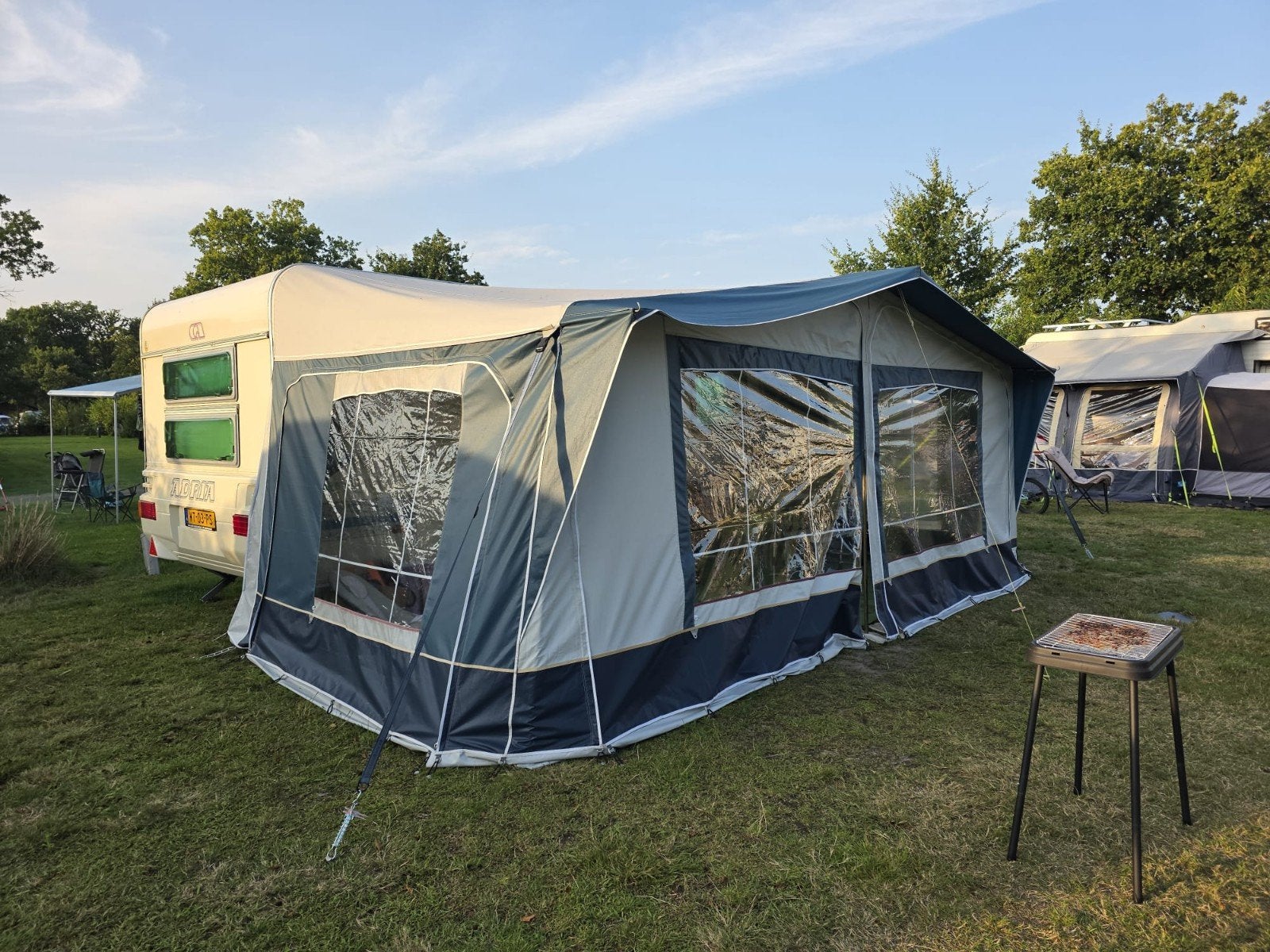 Adria Unica 502DK Caravan - Vast bed, stapelbed, mover, Caravans en Kamperen, Caravans, Treinzit, 750 - 1000 kg, Particulier, Adria