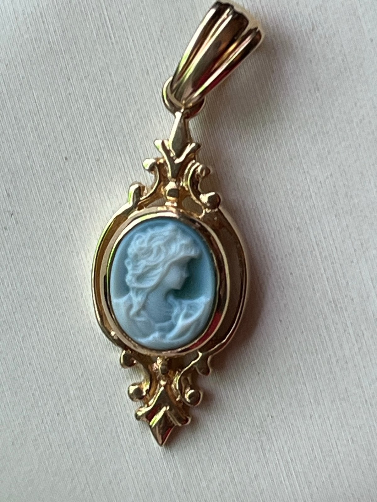 Gouden hanger met blauwe Camee - 14 CT goud, gekeurd, Overige voorstellingen, Zo goed als nieuw, Goud, Verzenden