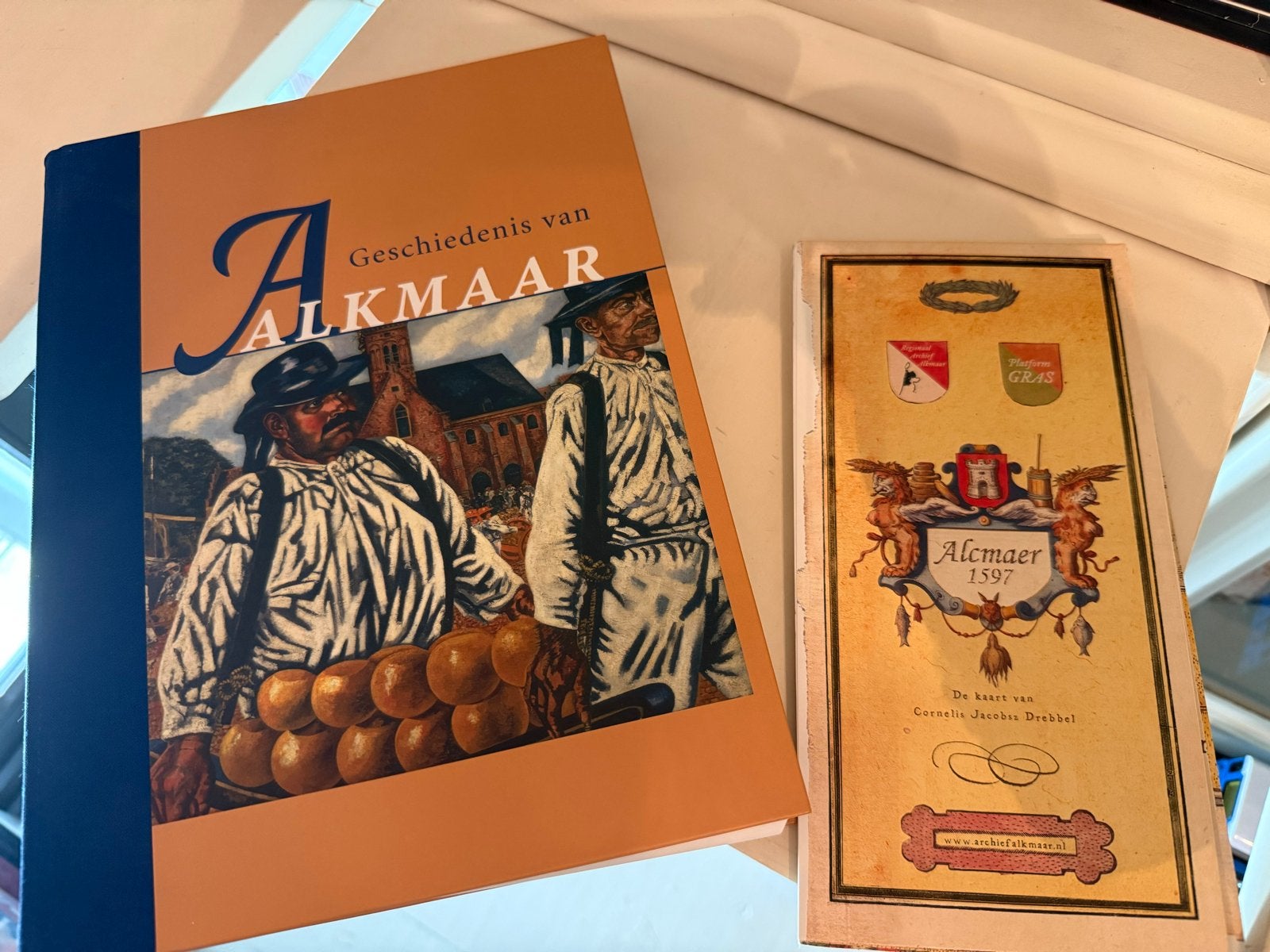 Geschiedenis van Alkmaar - Boek en kaart, Ophalen of Verzenden, 20e eeuw of later, Nieuw