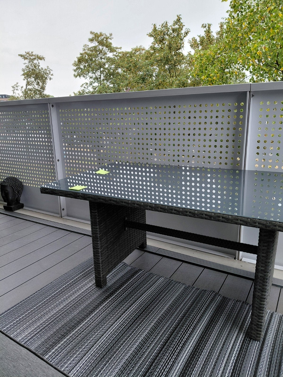 Tuintafel met glazen blad - Grijs Wicker, Tuin en Terras, Tuintafels, Gebruikt, Rechthoekig, Wicker, Ophalen