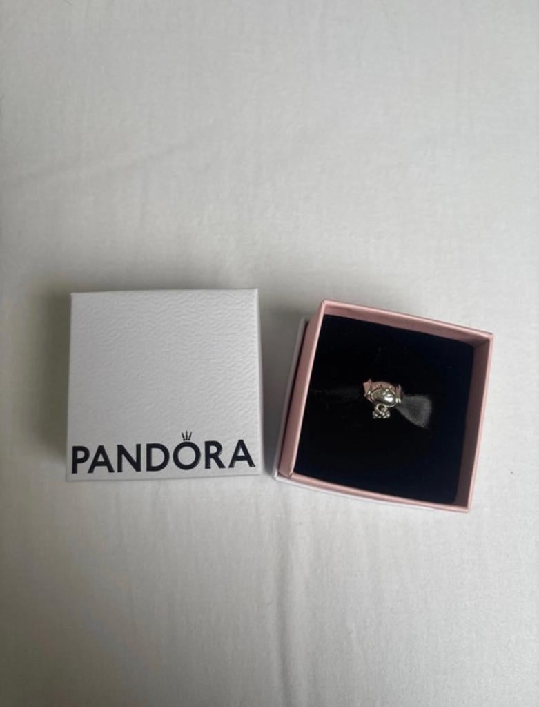 Pandora bedel hondje met strik, Pandora, Nieuw, Ophalen of Verzenden, 1 bedel